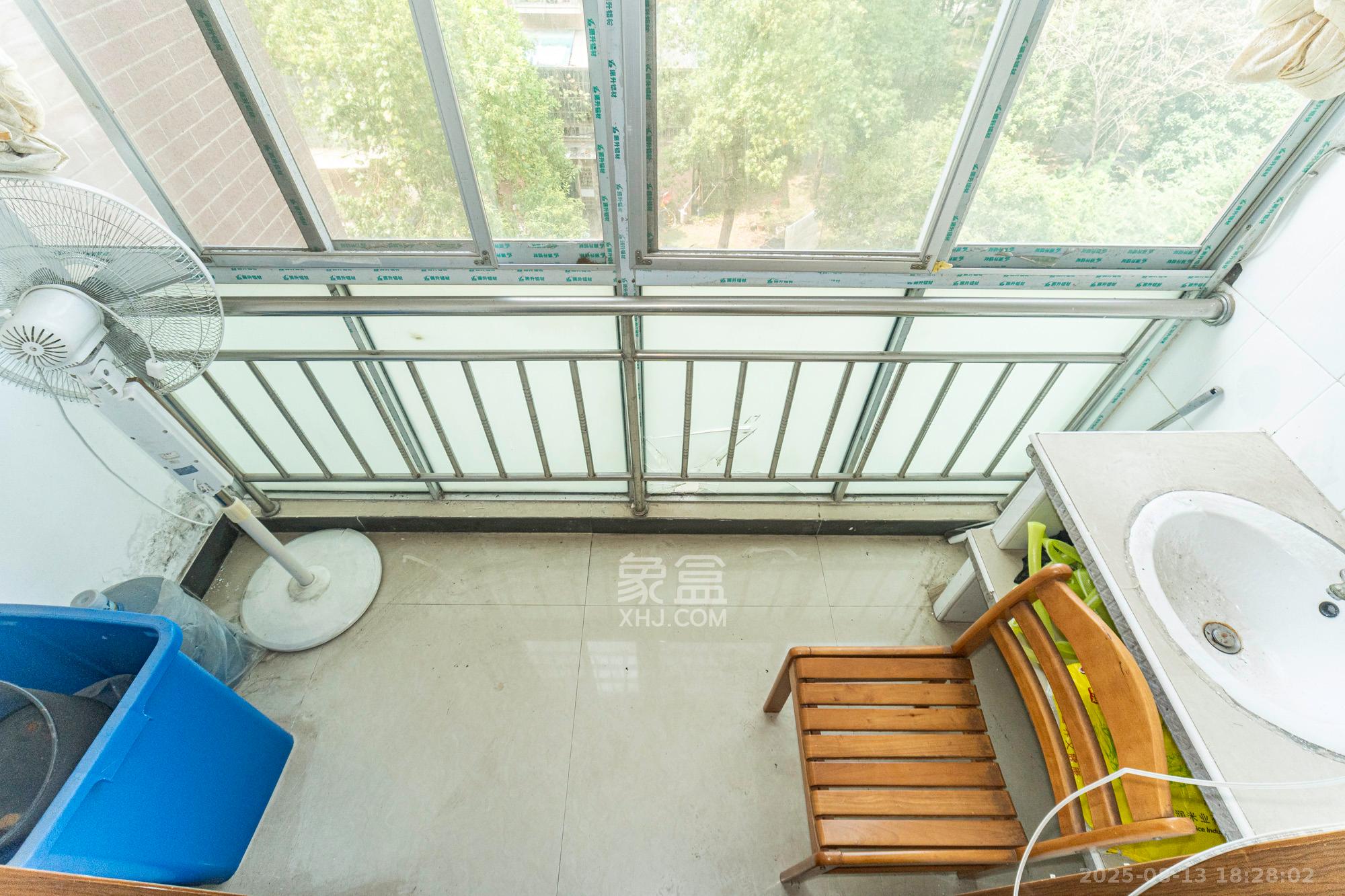 四季星城  3室1厅1卫    56.8万 四季星城  3室1厅1卫    56.8万阳台