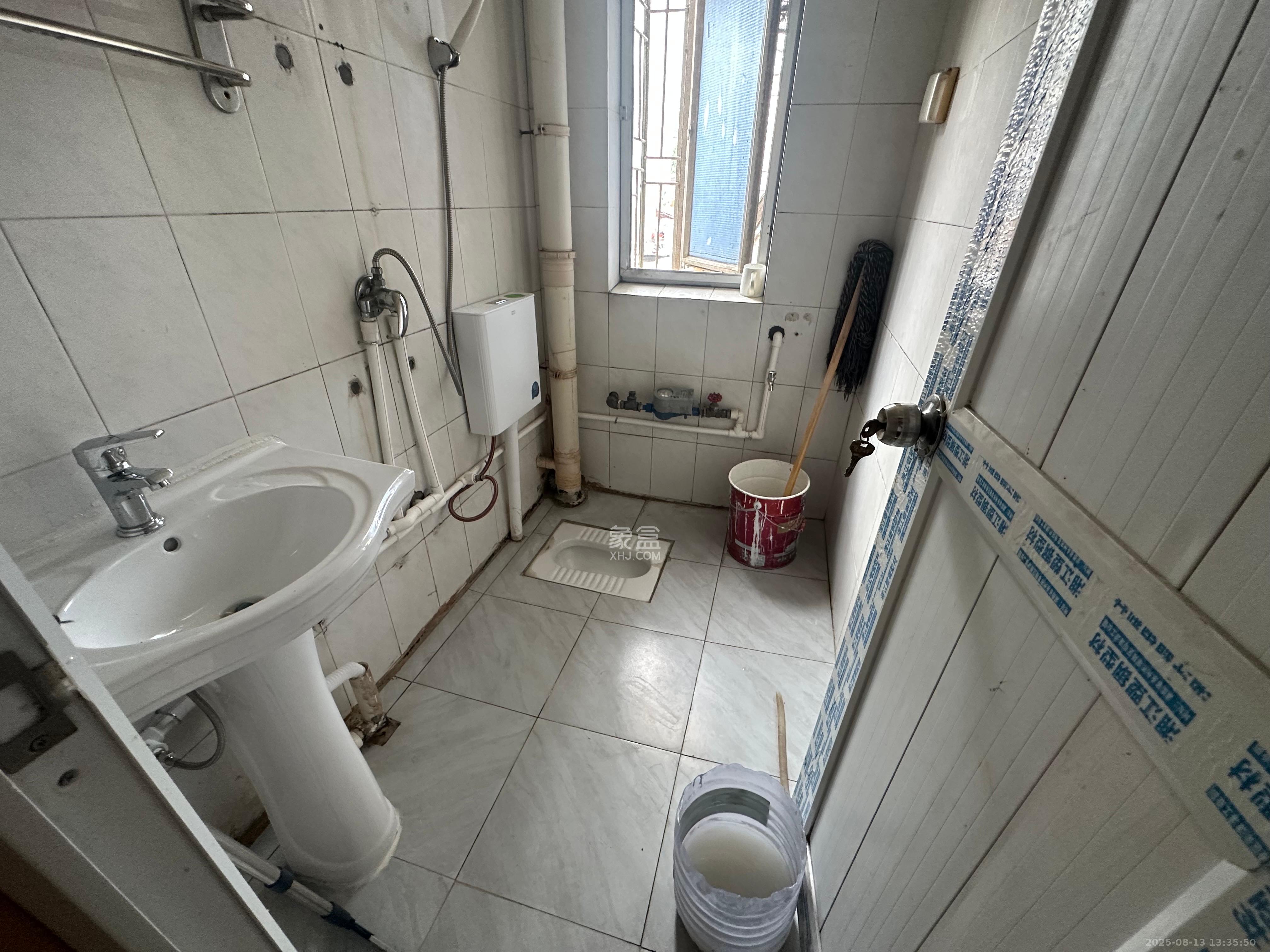 兴汉门公寓  4室2厅2卫    4000.0元/月室内图