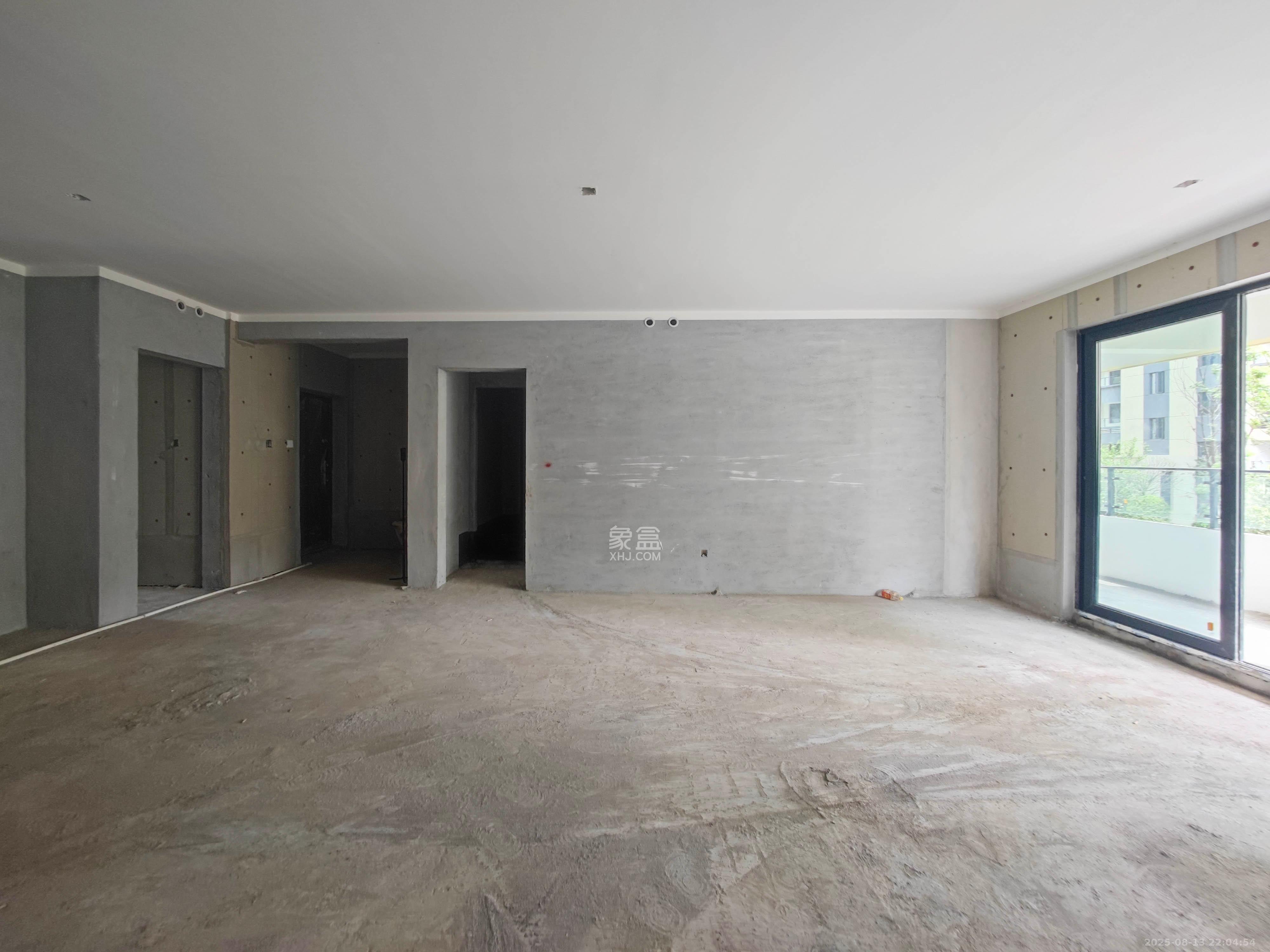 长房岭秀时代  7室3厅4卫    348.0万客厅