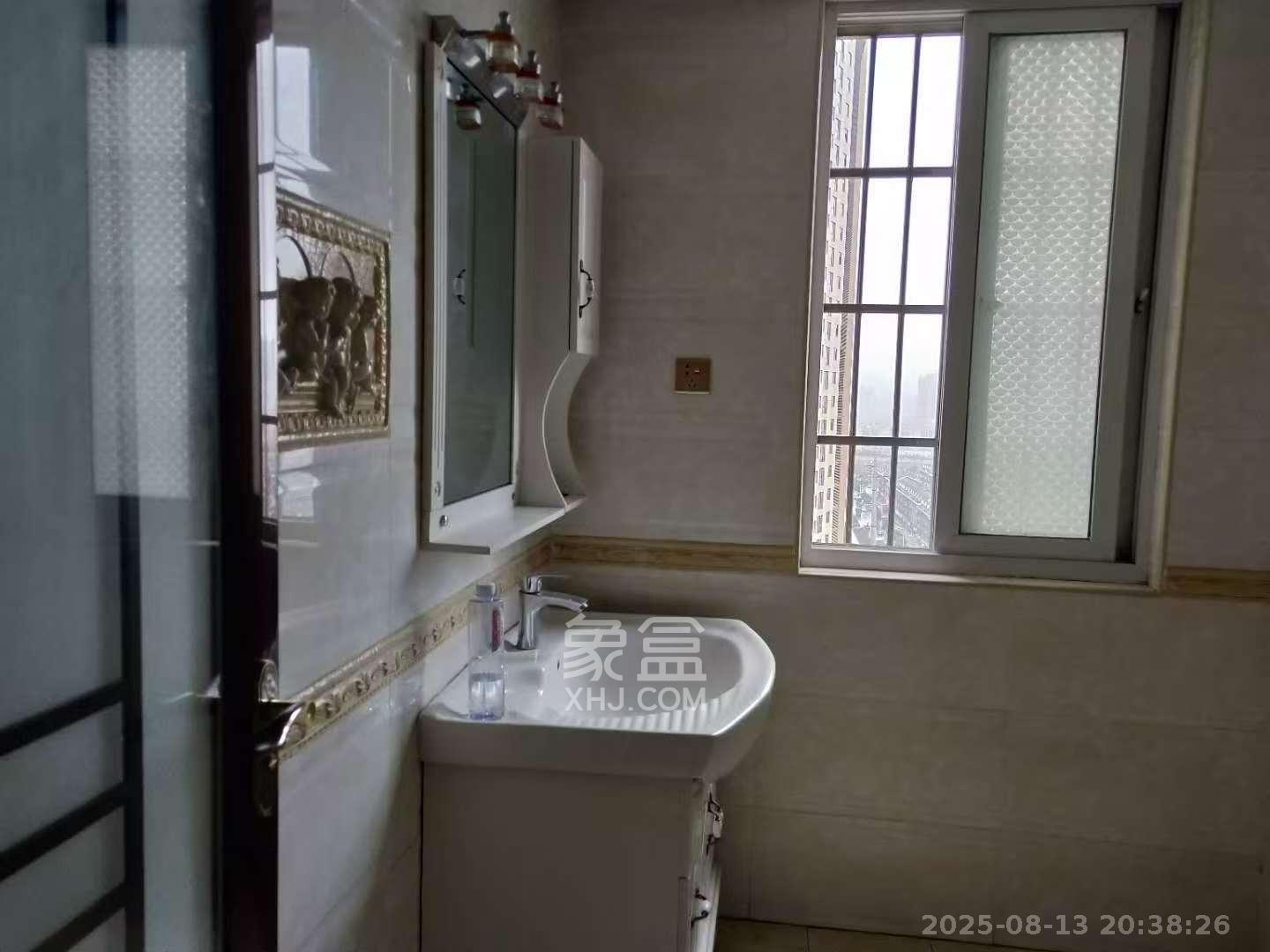 嘉宇盛世华章  3室2厅2卫   3800.00元/月室内图