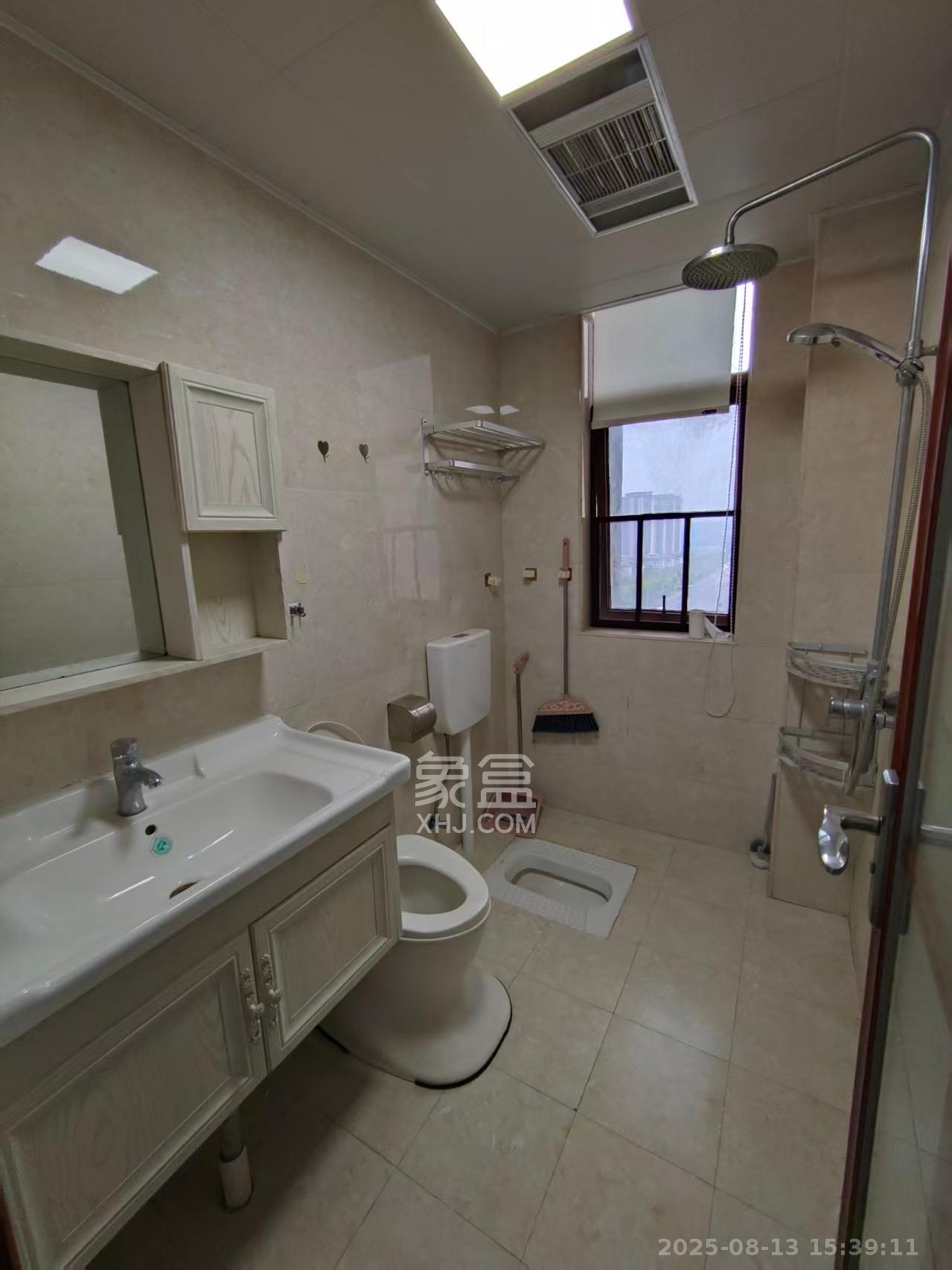 万里时代 2室2厅1卫 2400.0元/月 万里时代 2室2厅1卫 2400.0元/月室内图