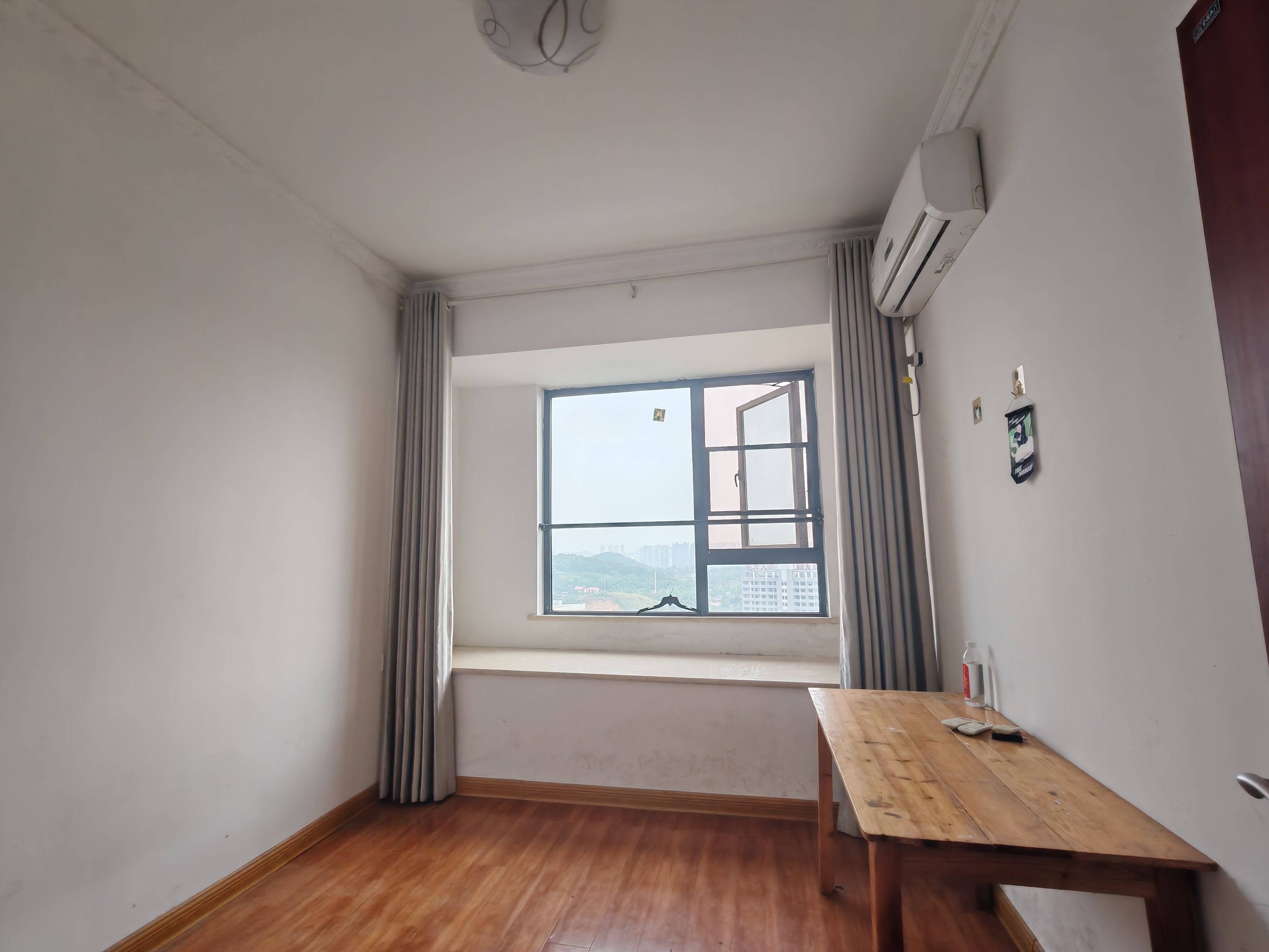 百弘学府城  3室2厅2卫    72.8万客厅