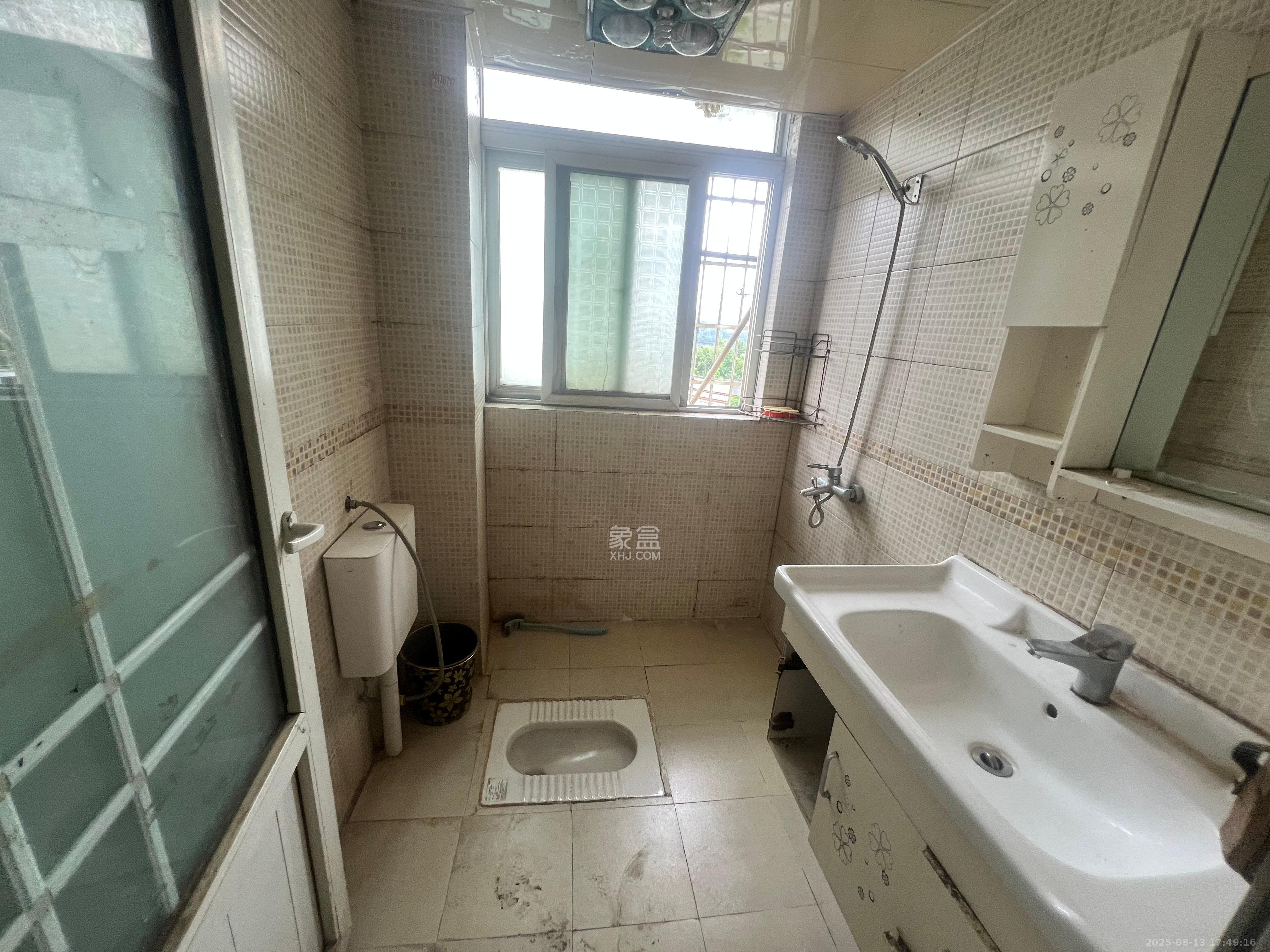 滨湖嘉园(湖滨小区)  3室2厅2卫    3500.0元/月 滨湖嘉园(湖滨小区)  3室2厅2卫    3500.0元/月室内图