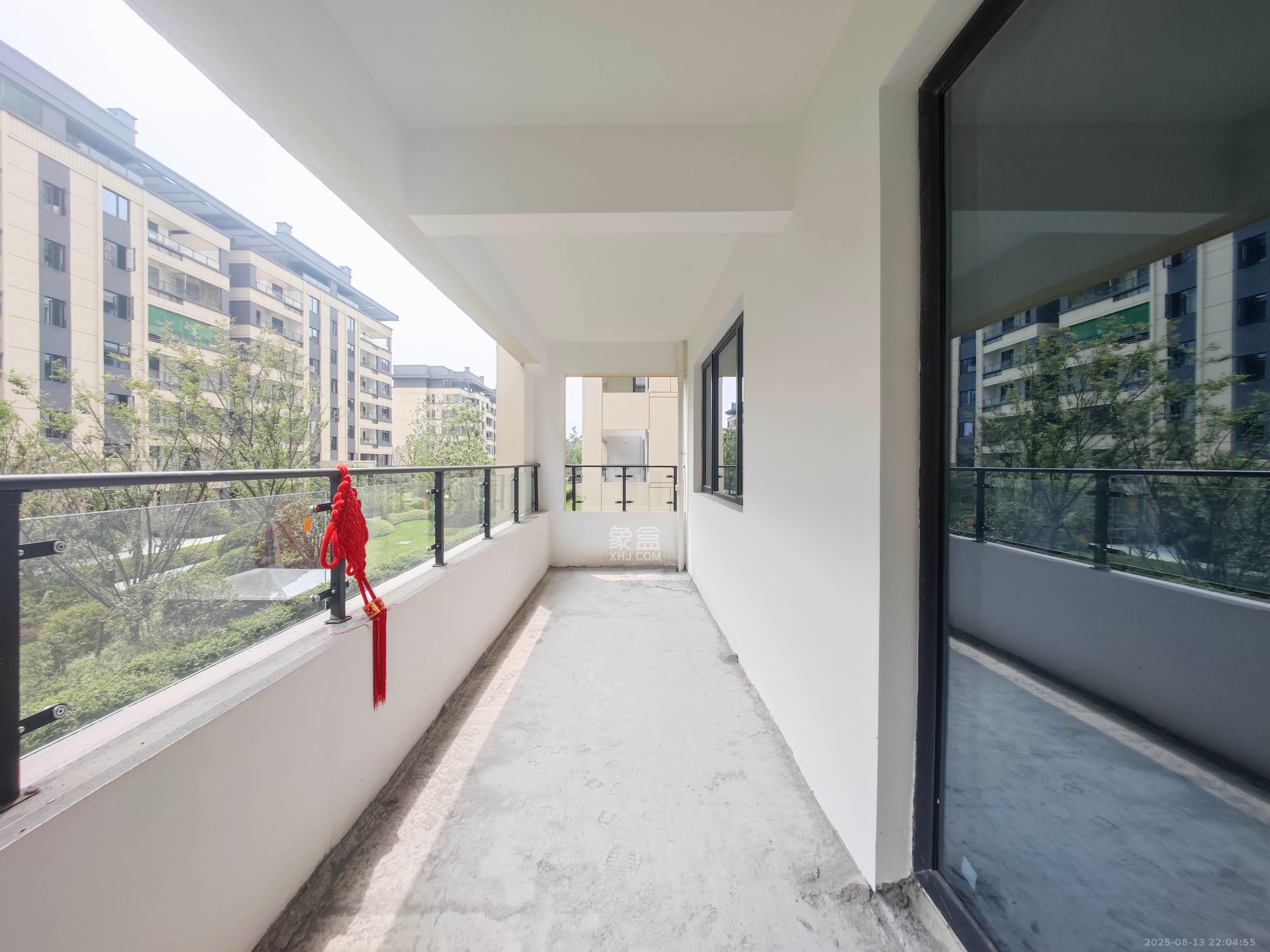 长房岭秀时代  7室3厅4卫    348.0万阳台