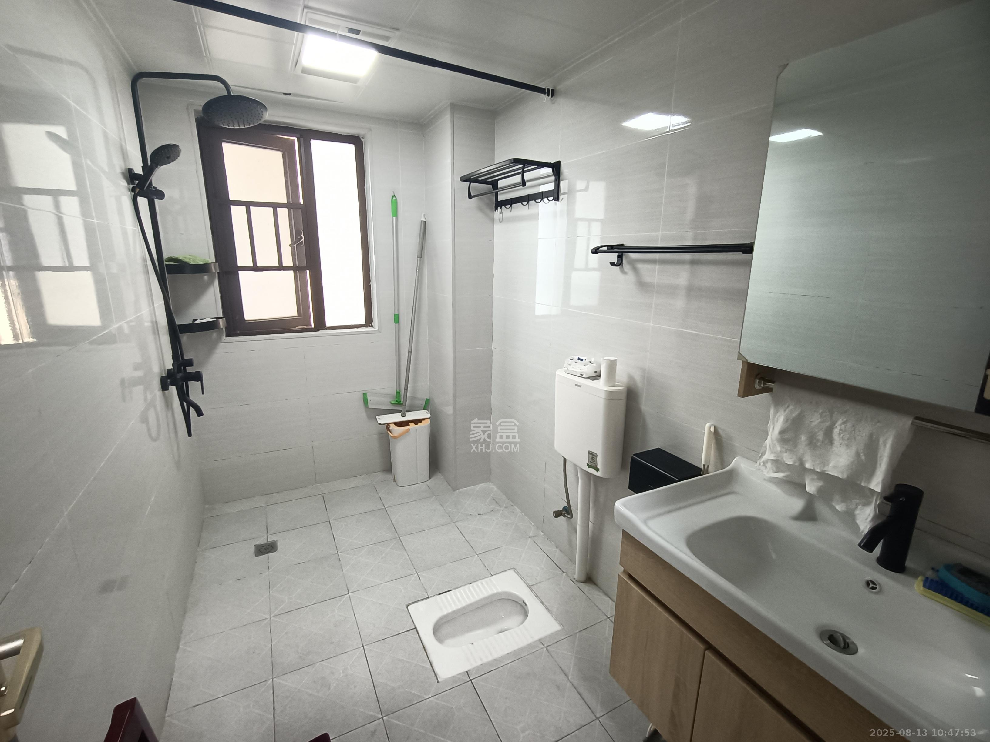 山语城三期  3室2厅2卫    2300.0元/月室内图