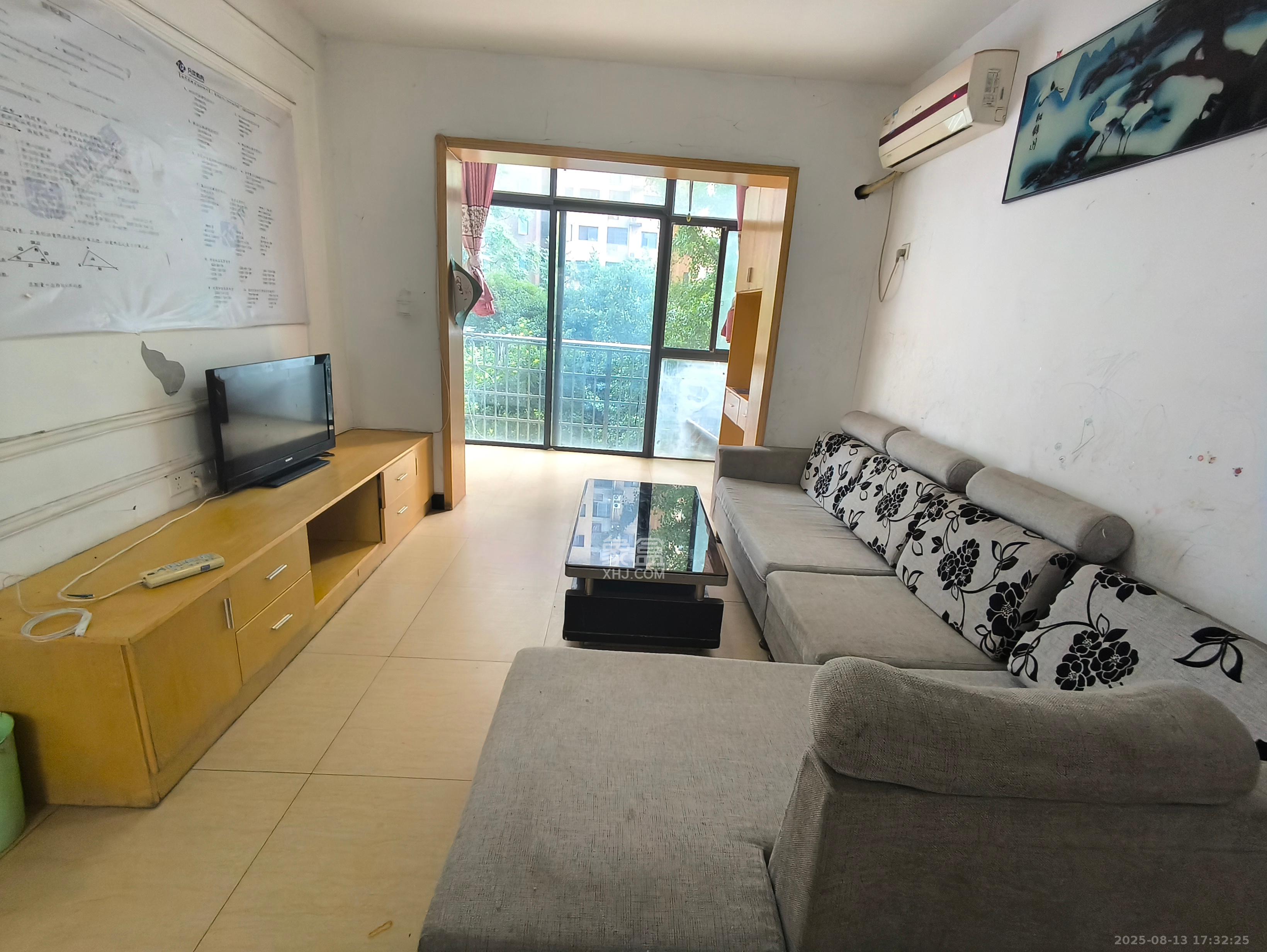 中国铁建国际城一期 3室2厅1卫 1350.0元/月 中国铁建国际城一期 3室2厅1卫 1350.0元/月室内图