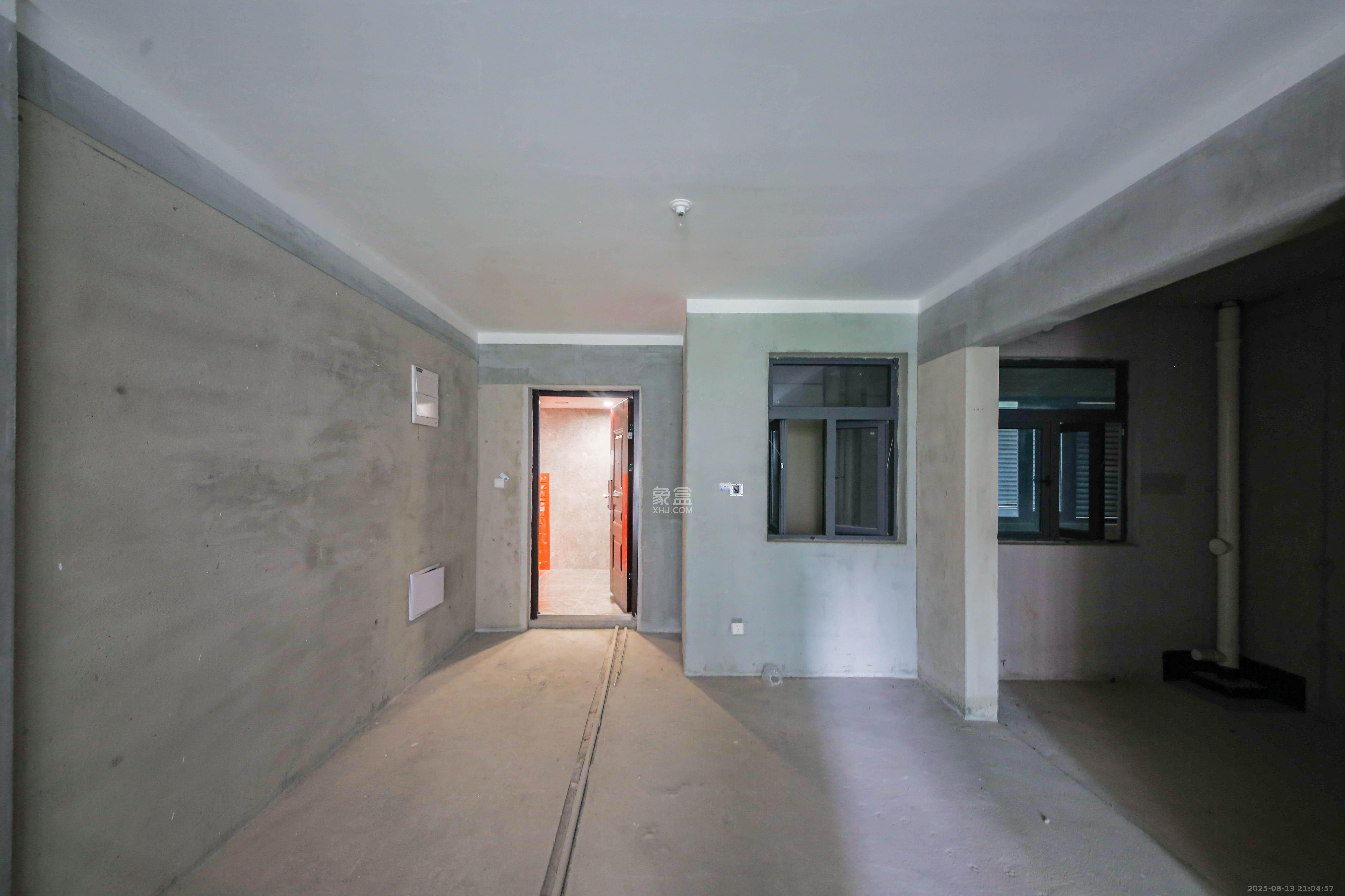 中建钰和城  4室2厅1卫    168.0万客厅