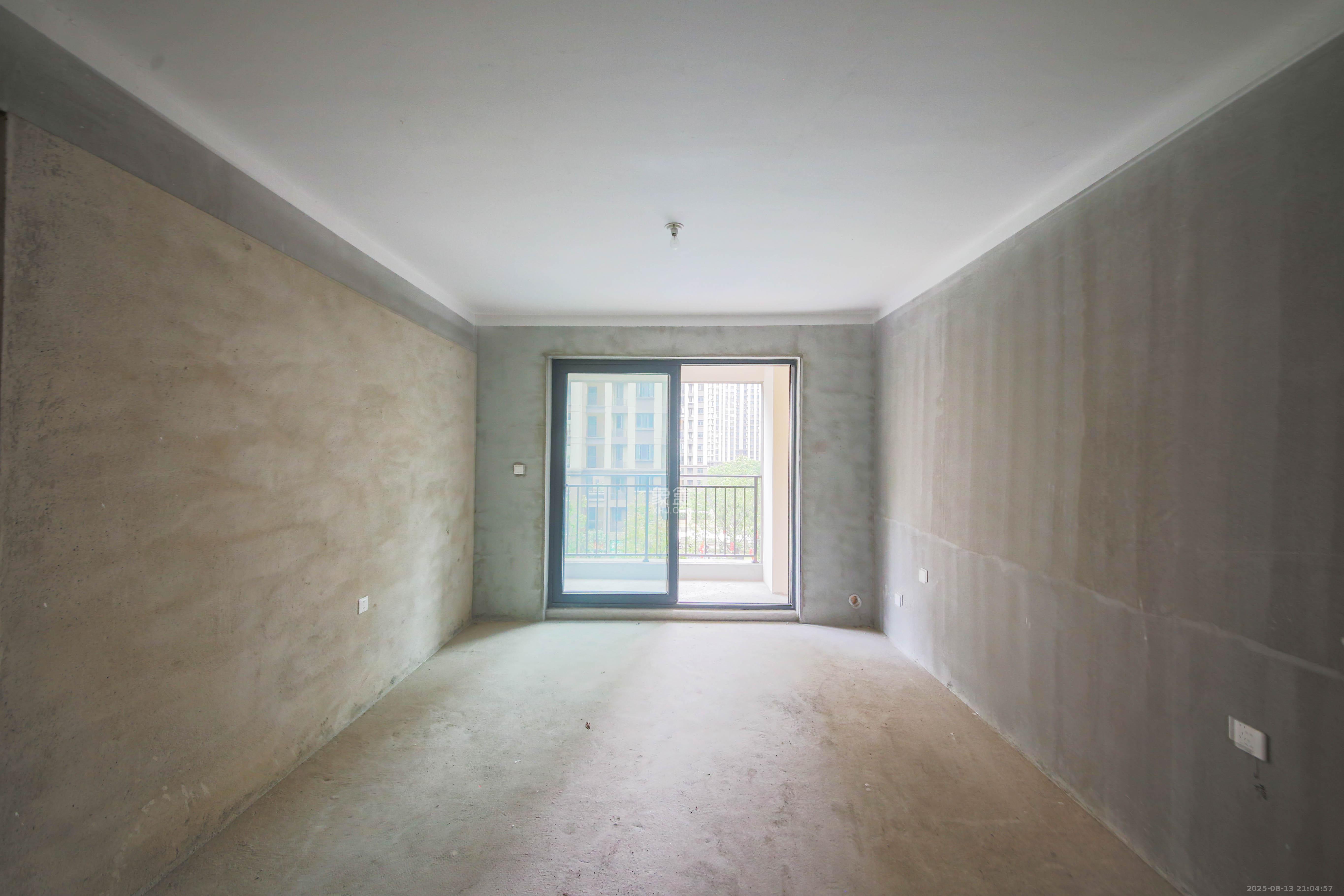 中建钰和城  4室2厅1卫    168.0万客厅