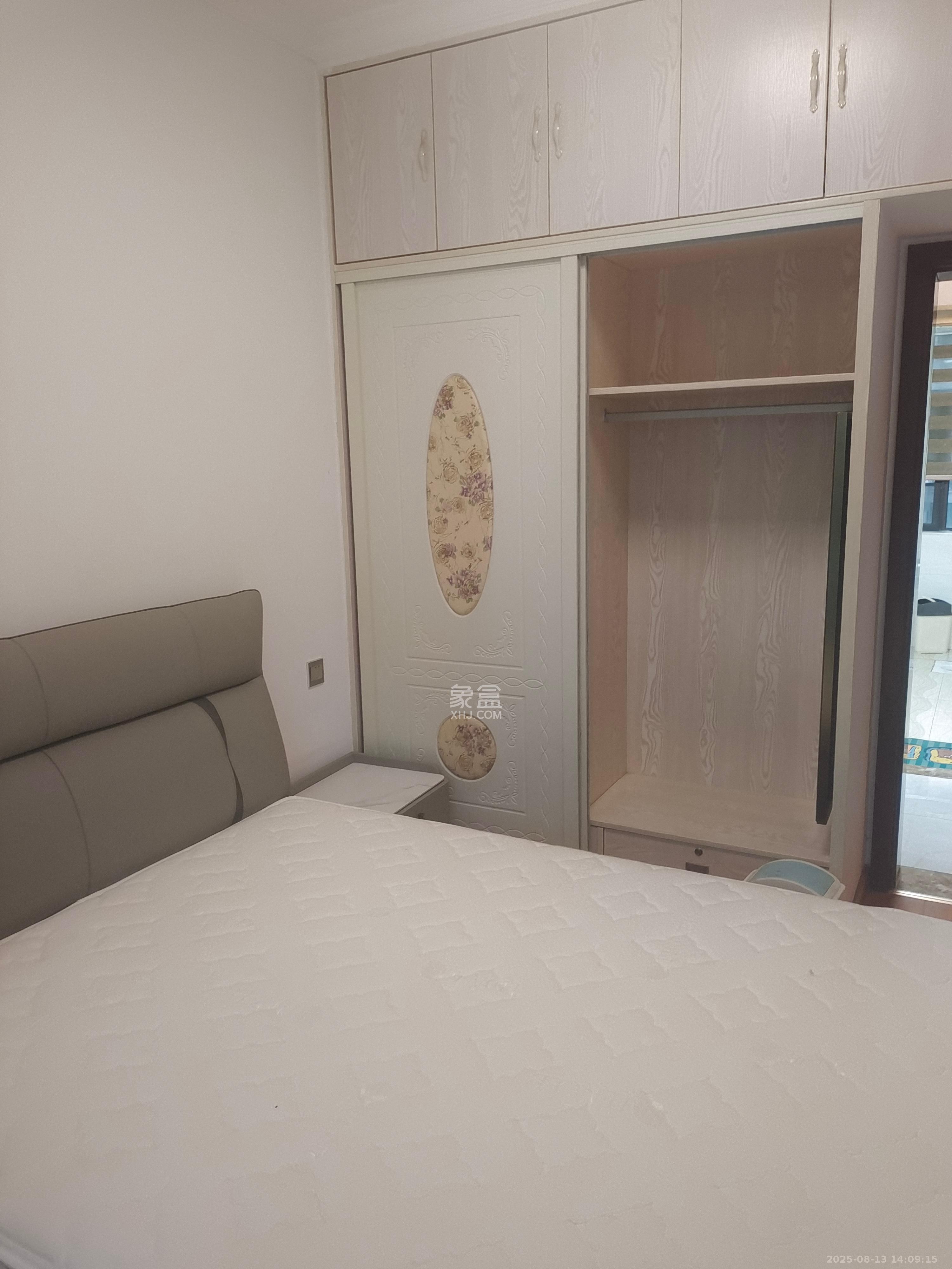 滨江一号(丰泰花园) 3室2厅2卫 2900.0元/月 滨江一号(丰泰花园) 3室2厅2卫 2900.0元/月室内图