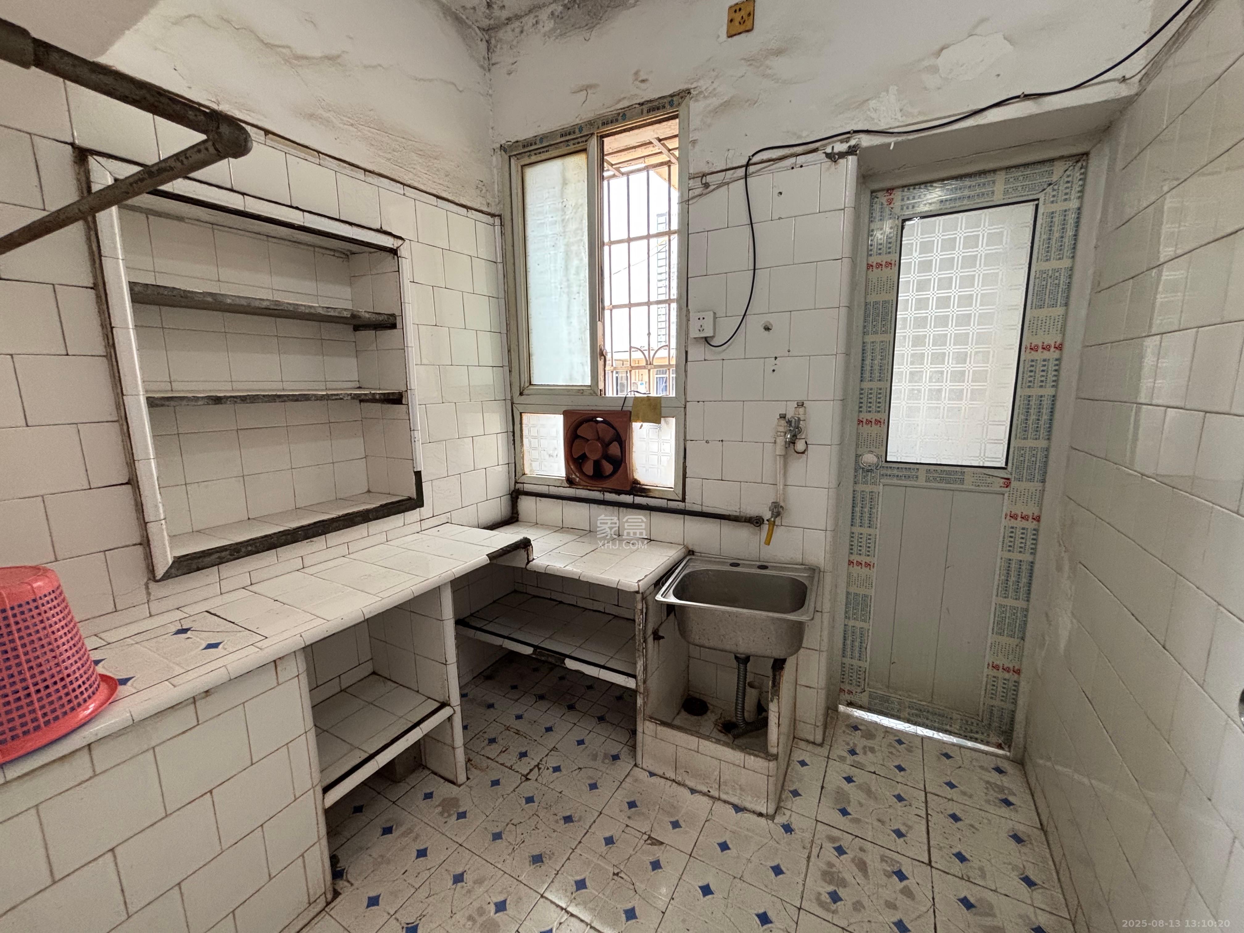 红花坡社区 3室1厅1卫 1000.0元/月 红花坡社区 3室1厅1卫 1000.0元/月室内图