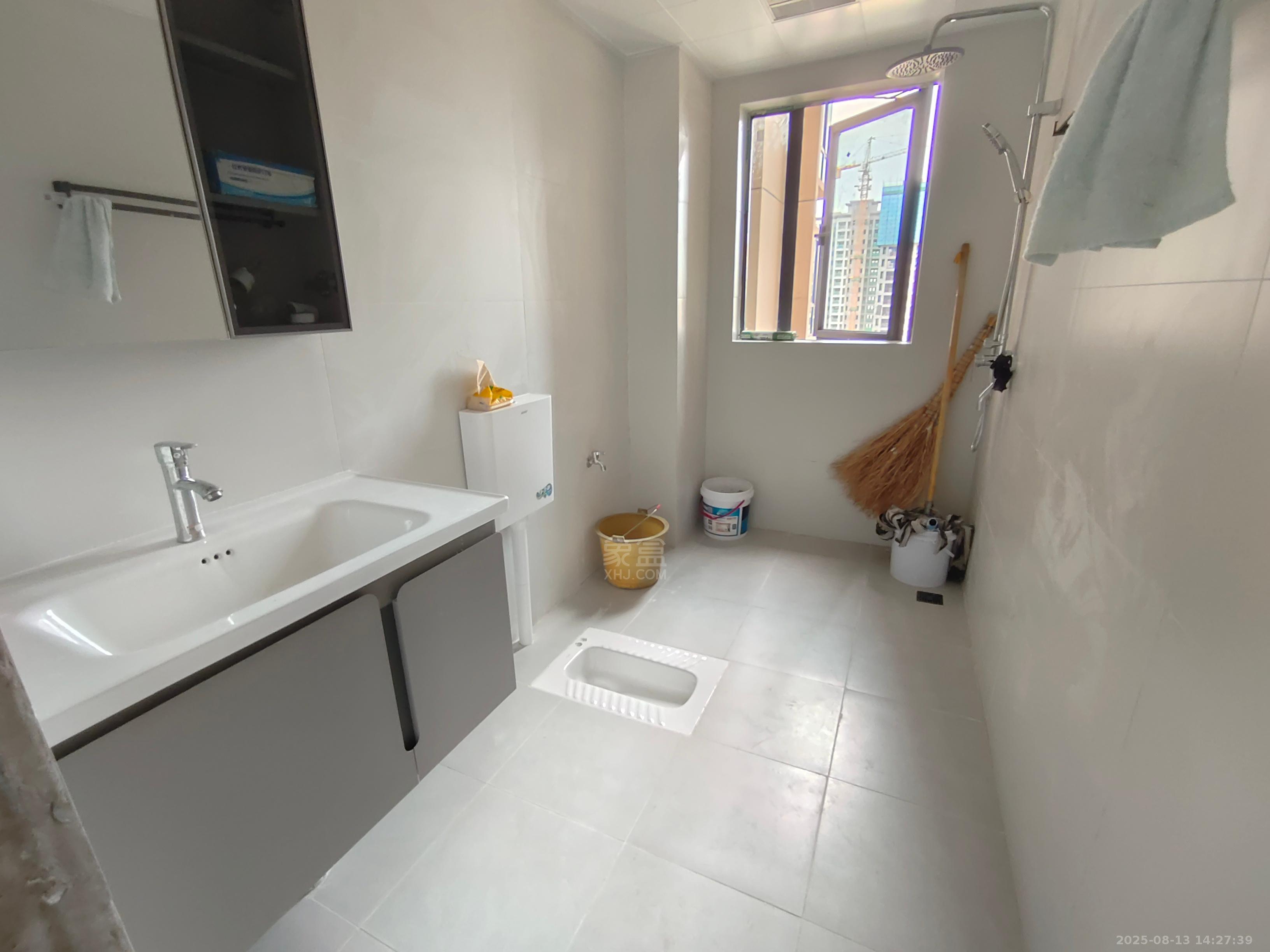 山水豪庭 3室2厅2卫 2200.0元/月 山水豪庭 3室2厅2卫 2200.0元/月室内图