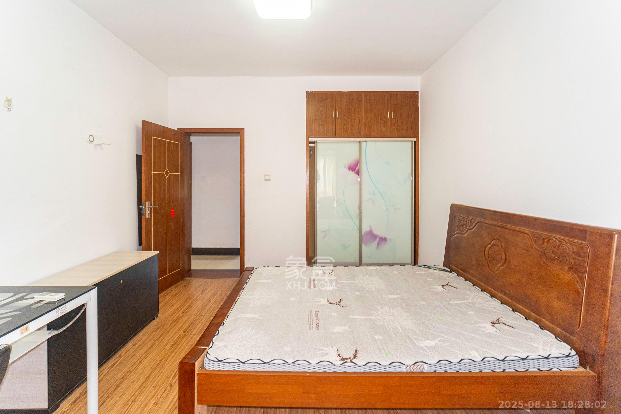 四季星城  3室1厅1卫    56.8万 四季星城  3室1厅1卫    56.8万卧室