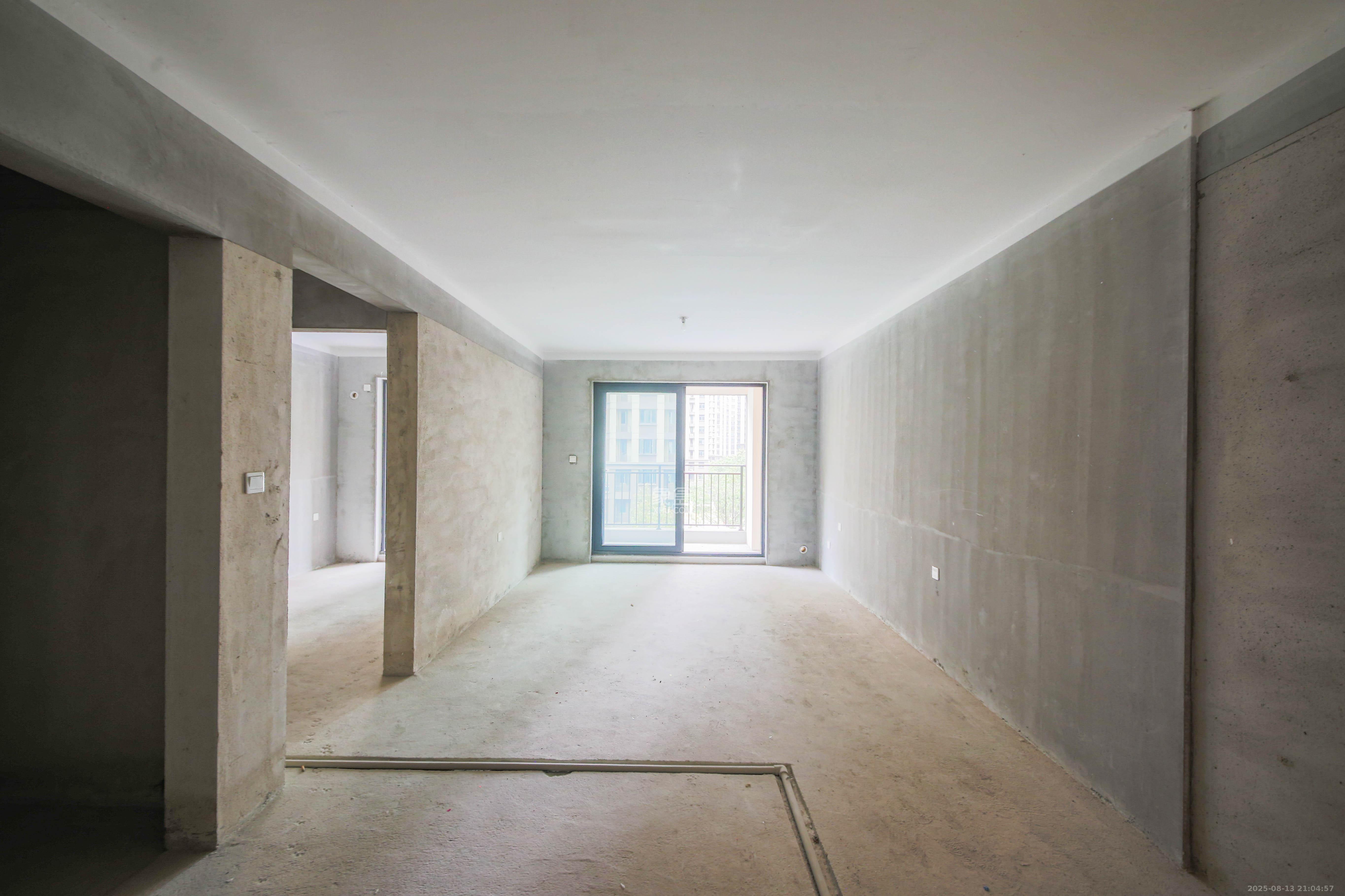 中建钰和城  4室2厅1卫    168.0万客厅