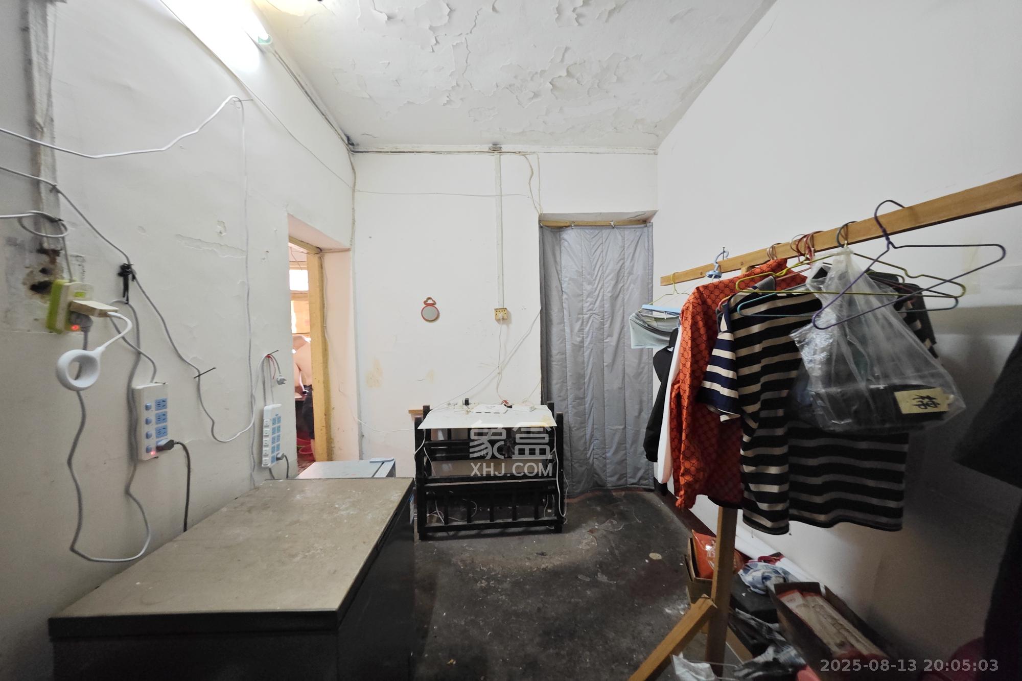 红花坡社区  1室1厅1卫   21.00万客厅