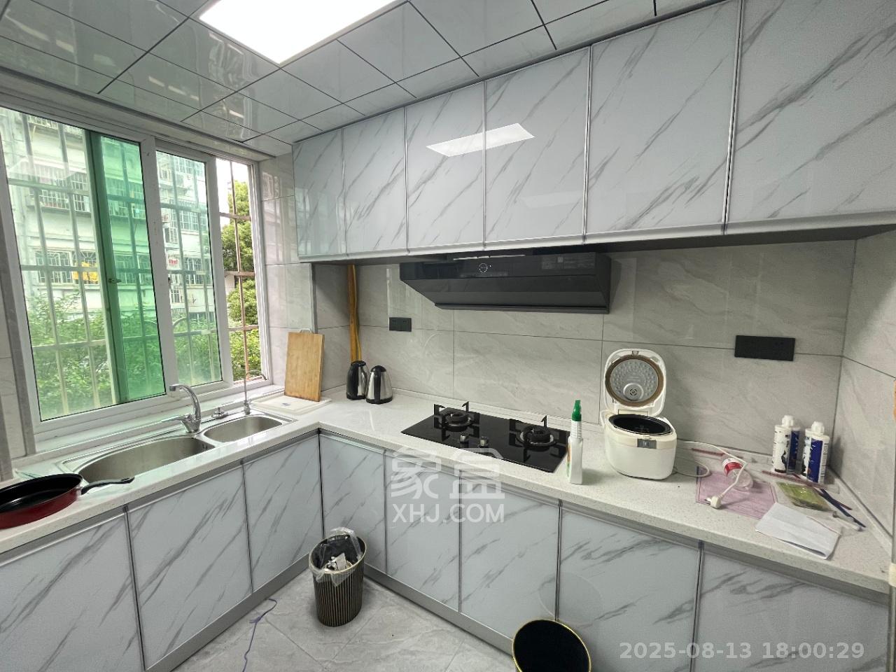 恩瑞麓山名园（龙王港小区）  3室2厅2卫    2600.0元/月室内图