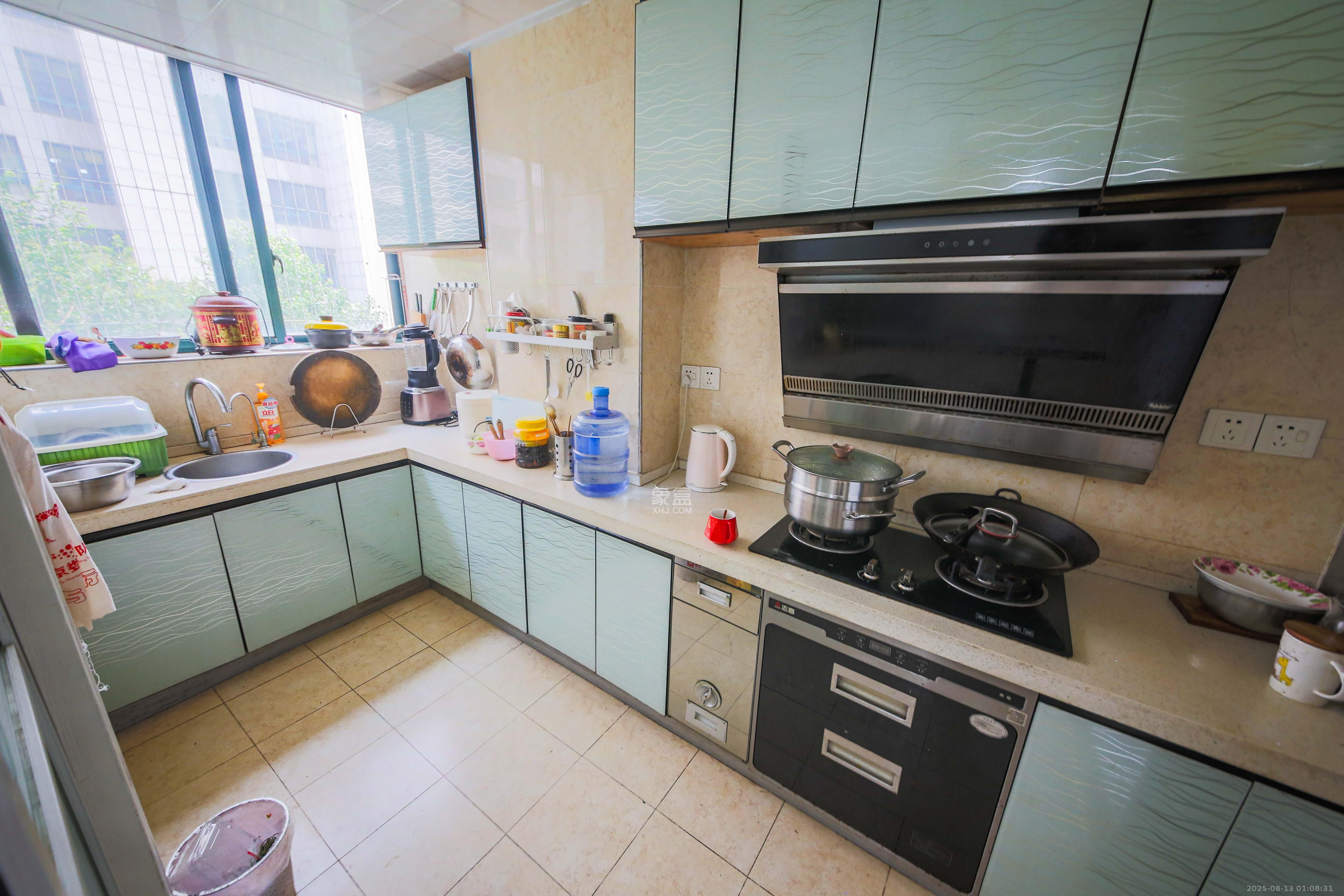 星城荣域  3室2厅2卫    131.0万 星城荣域  3室2厅2卫    131.0万厨房