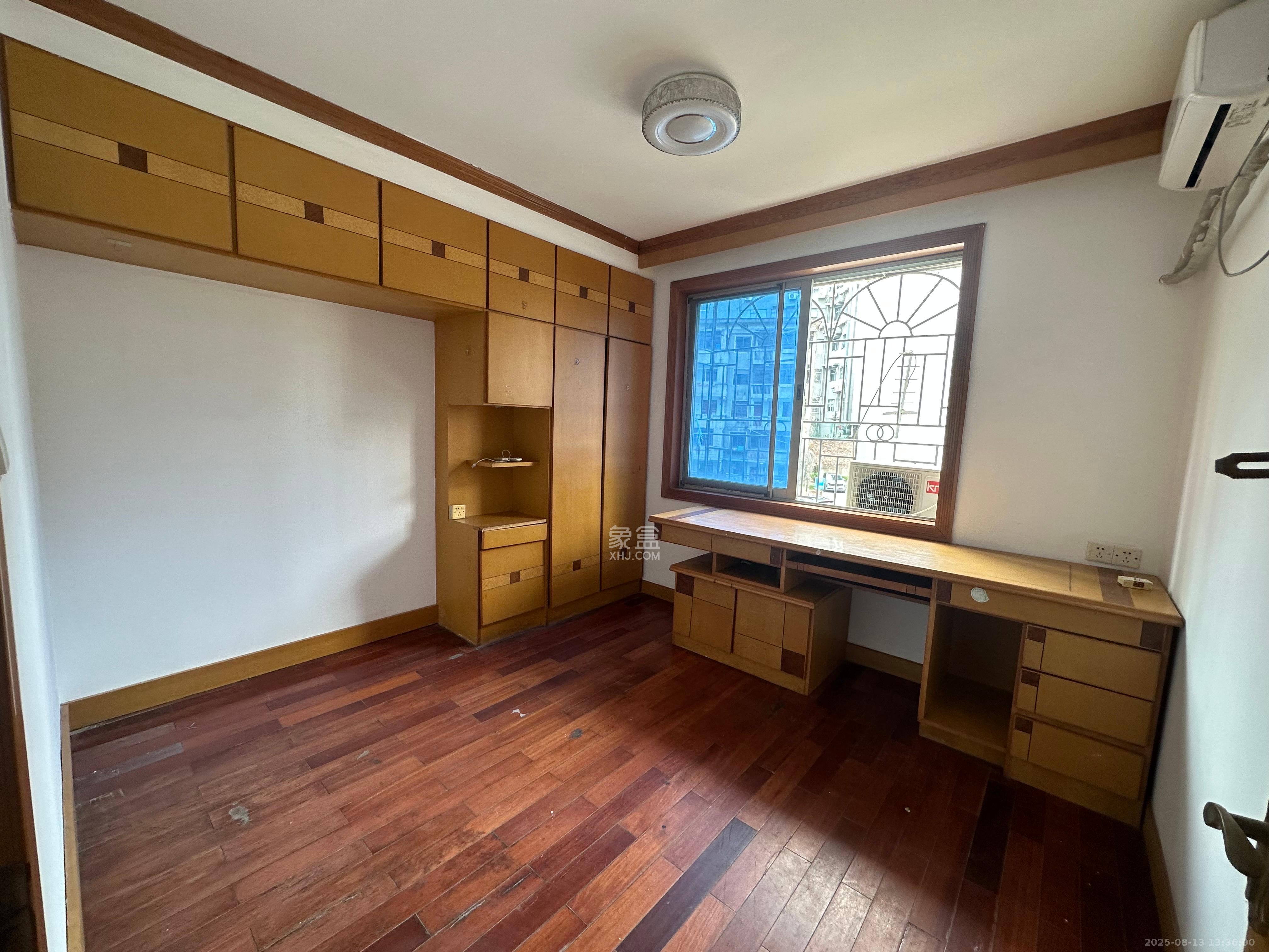 兴汉门公寓  4室2厅2卫    4000.0元/月室内图