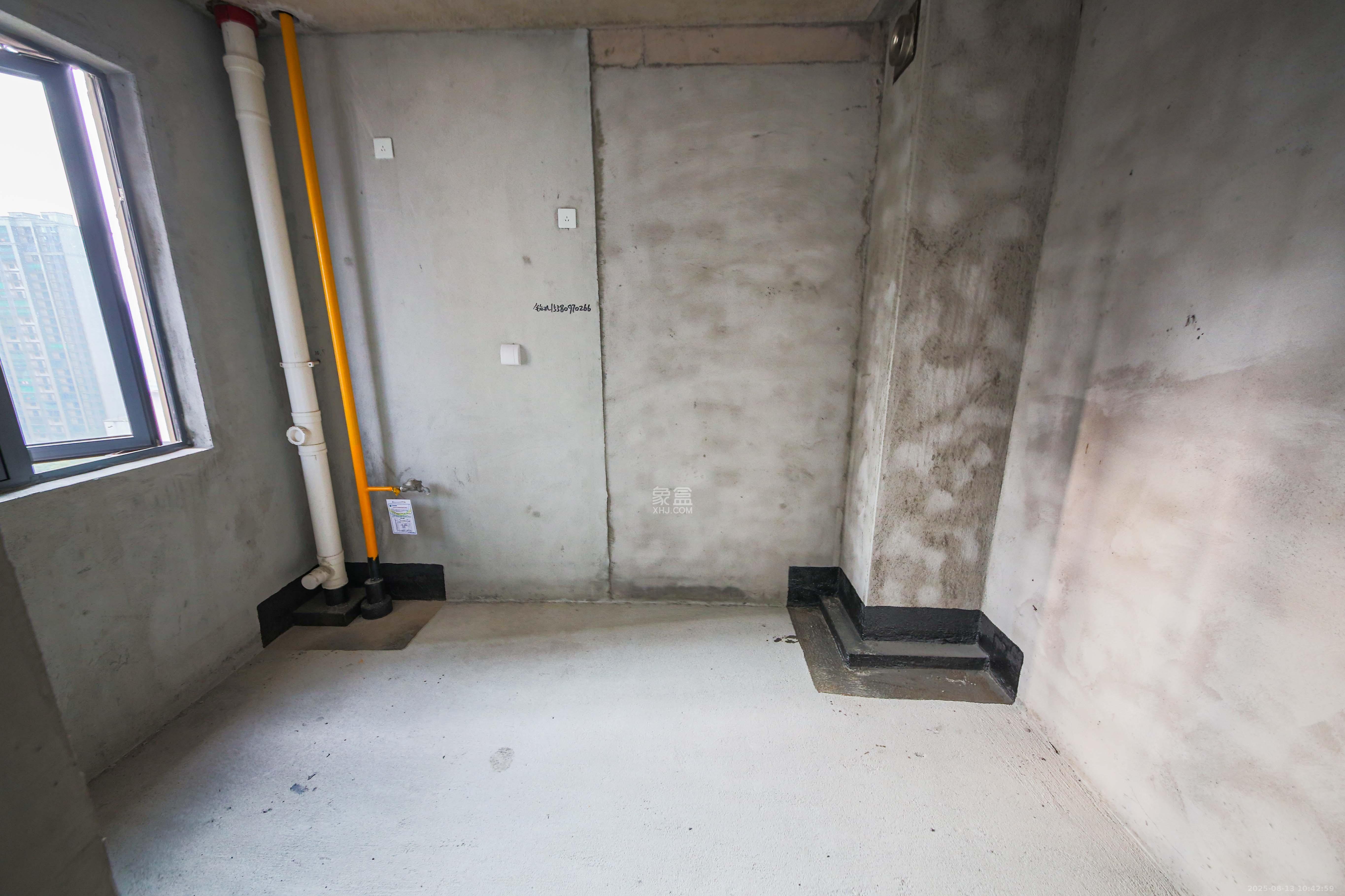 中建钰和城  4室2厅2卫   260.00万厨房