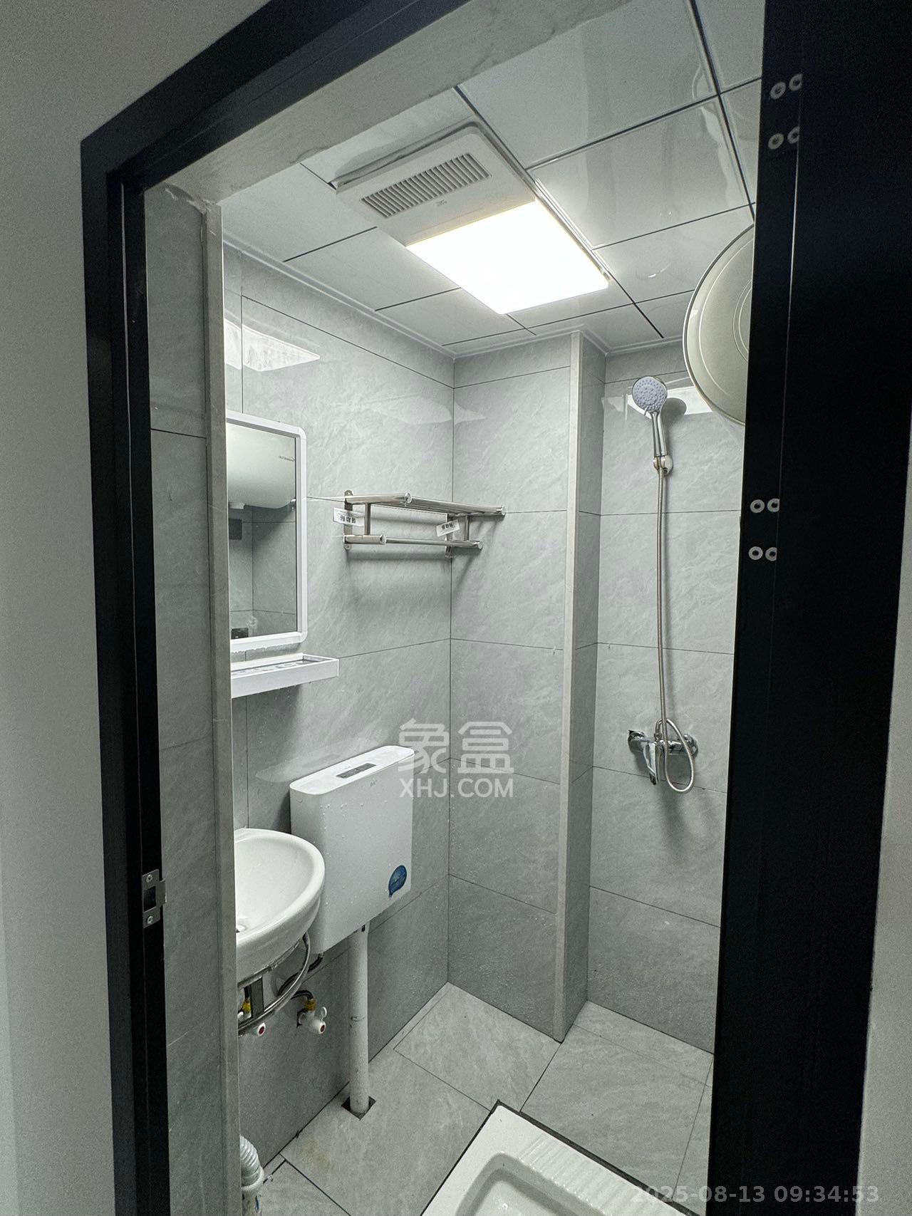 一师安置小区  1室1厅1卫   1300.00元/月室内图