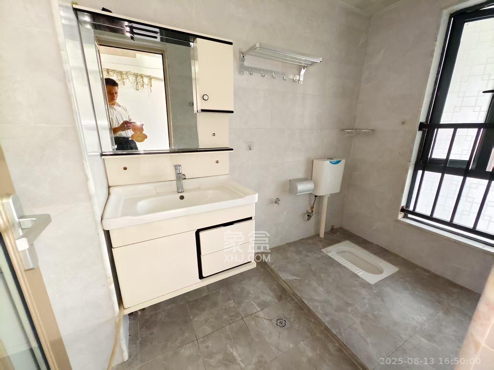 中建芙蓉嘉苑 1室1厅1卫 1500.0元/月 中建芙蓉嘉苑 1室1厅1卫 1500.0元/月室内图