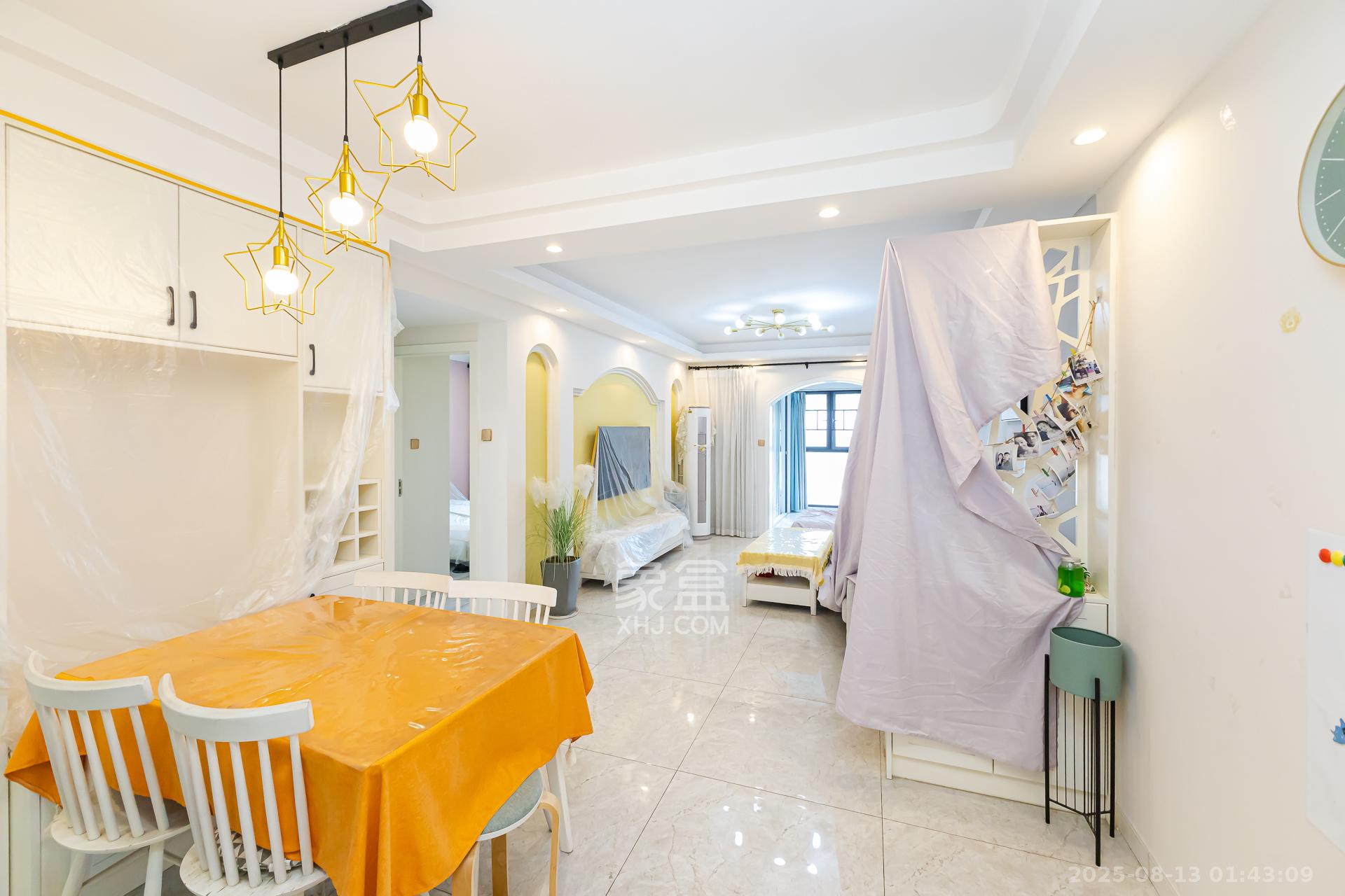 时代倾城三期 2室2厅1卫 70.0万 时代倾城三期 2室2厅1卫 70.0万客厅