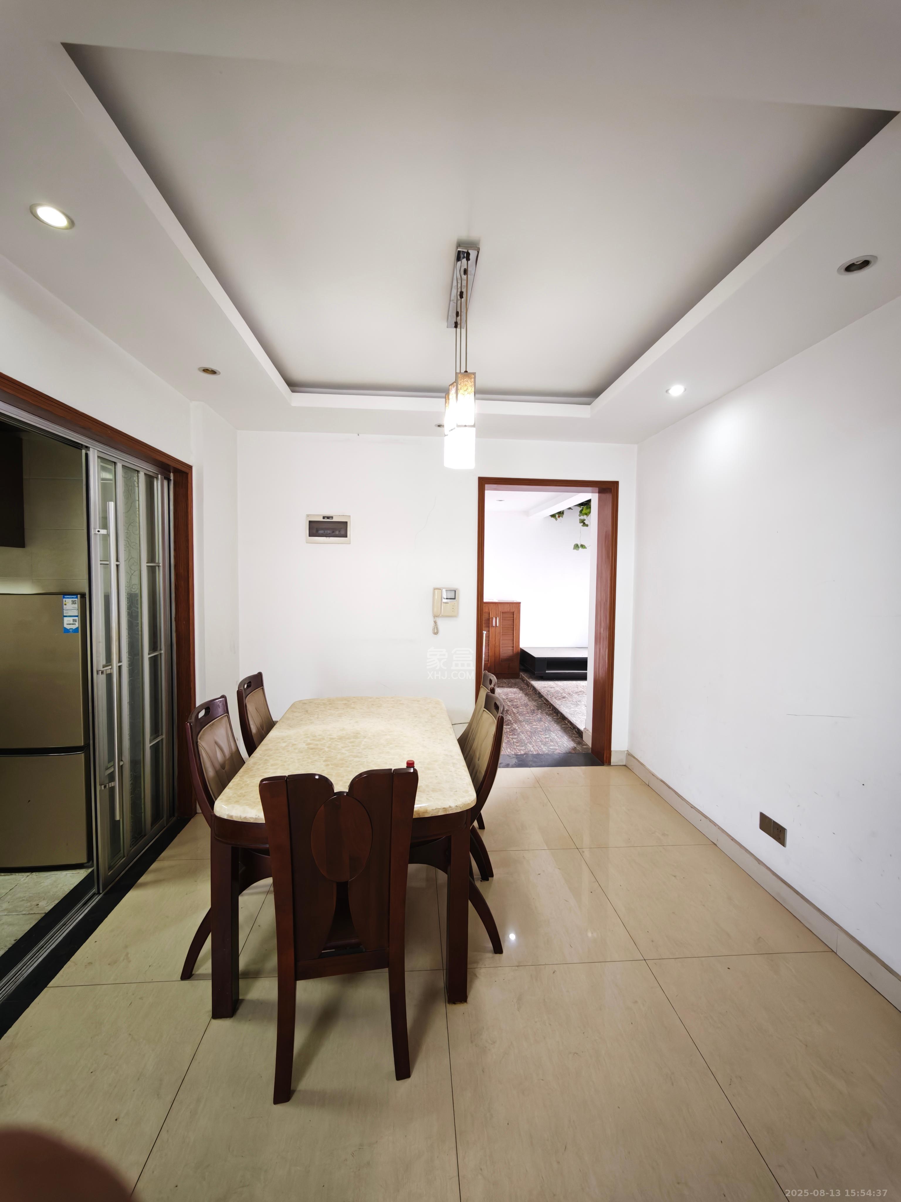 海拔东方  3室2厅2卫    2700.0元/月 海拔东方  3室2厅2卫    2700.0元/月室内图