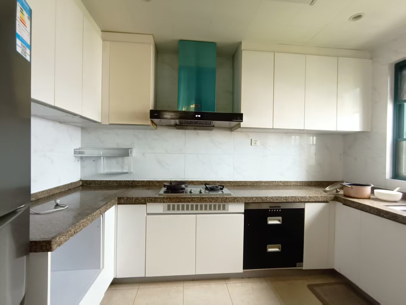 恒大绿洲 3室2厅2卫 2200.0元/月 恒大绿洲 3室2厅2卫 2200.0元/月室内图