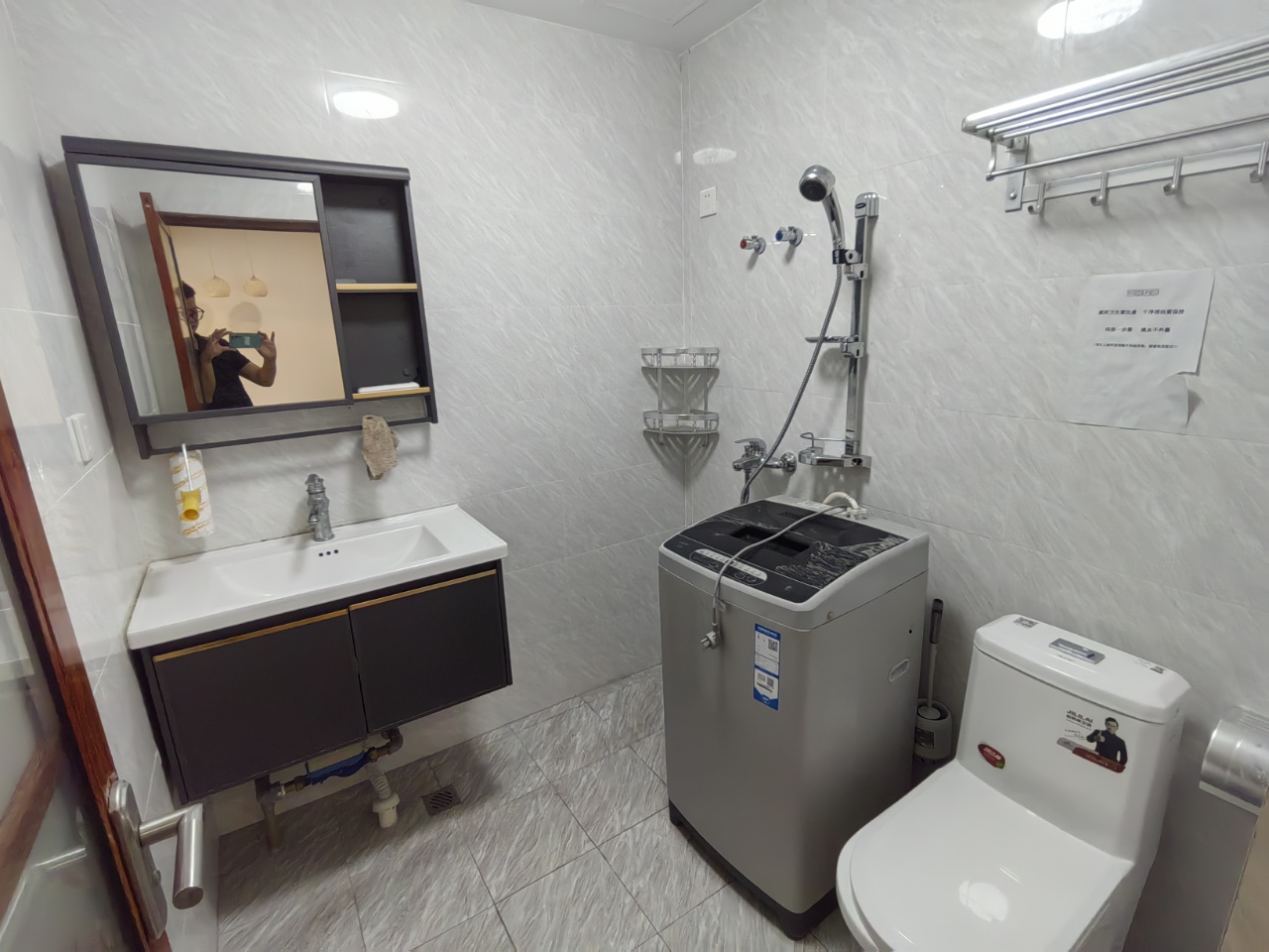 望海国际广场 1室1厅1卫 1600.0元/月 望海国际广场 1室1厅1卫 1600.0元/月室内图