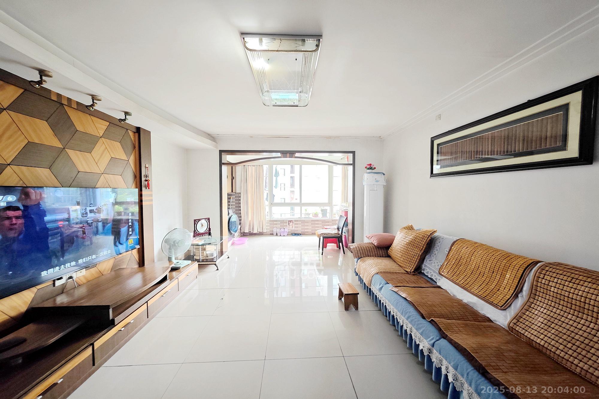 怡景民居 2室2厅1卫 49.5万 怡景民居 2室2厅1卫 49.5万客厅