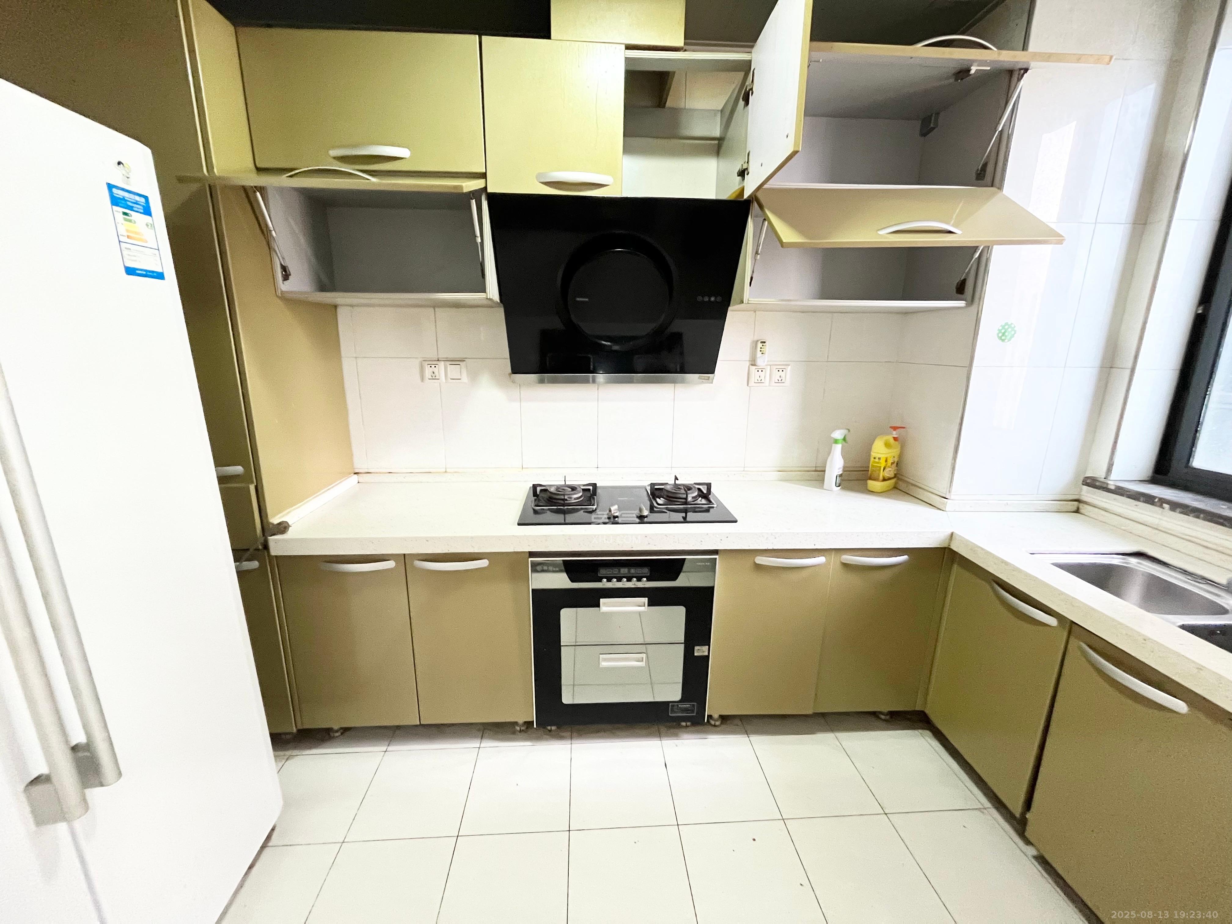 保利麓谷林语B区  3室2厅2卫   2800.00元/月室内图