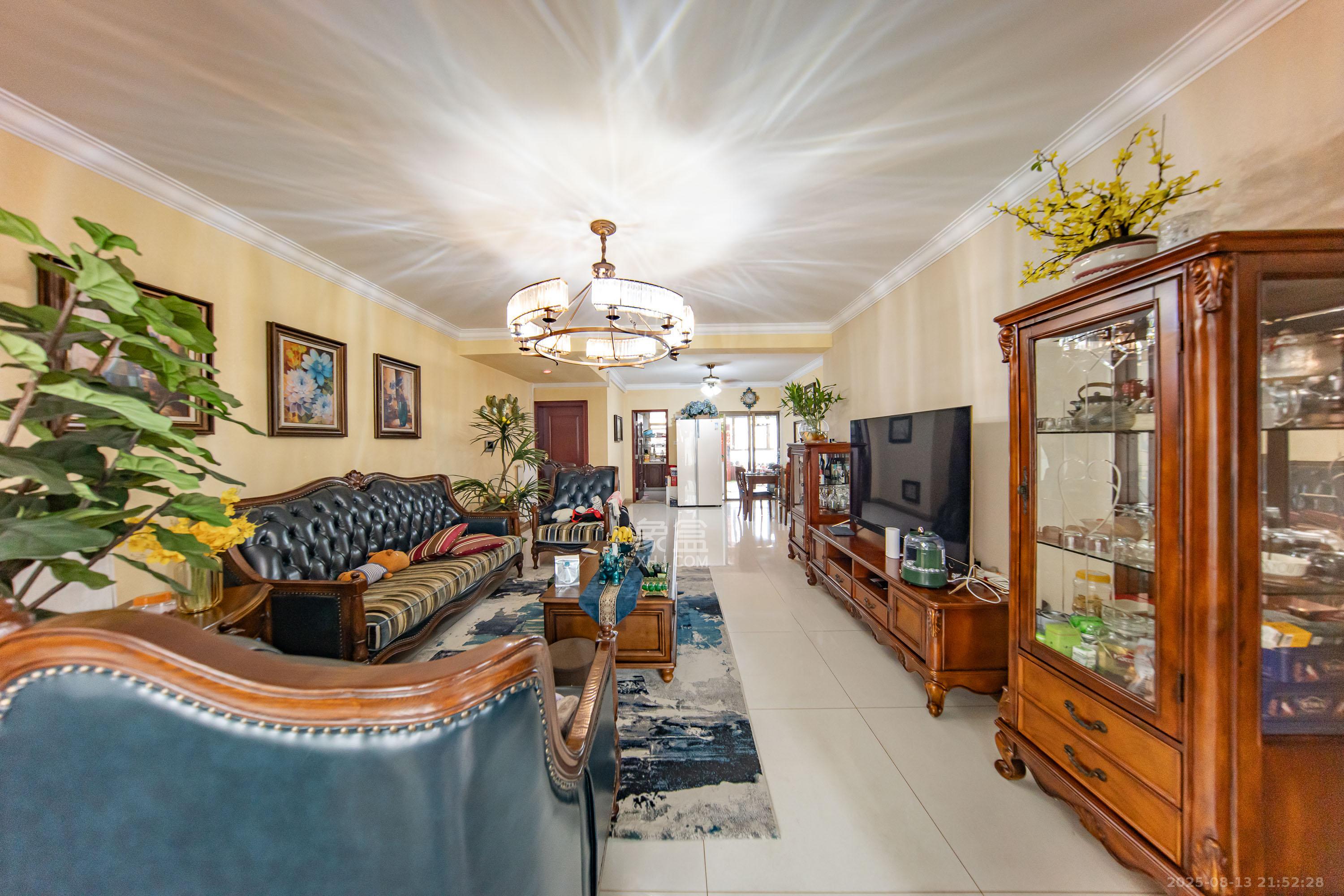 江山帝景雅典 4室2厅1卫 158.0万 江山帝景雅典 4室2厅1卫 158.0万客厅