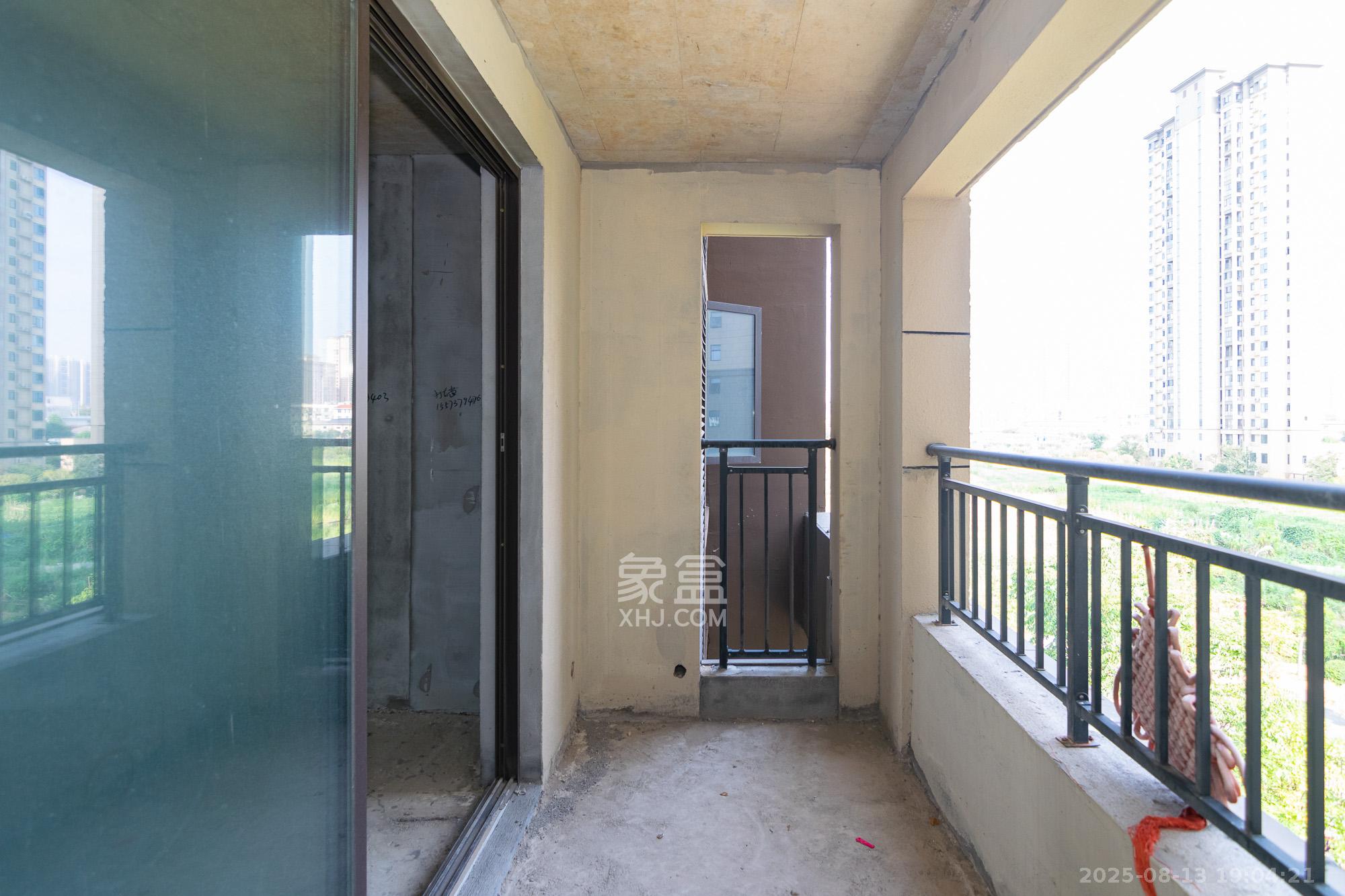 大汉汉府一期 4室2厅2卫 64.8万 大汉汉府一期 4室2厅2卫 64.8万阳台