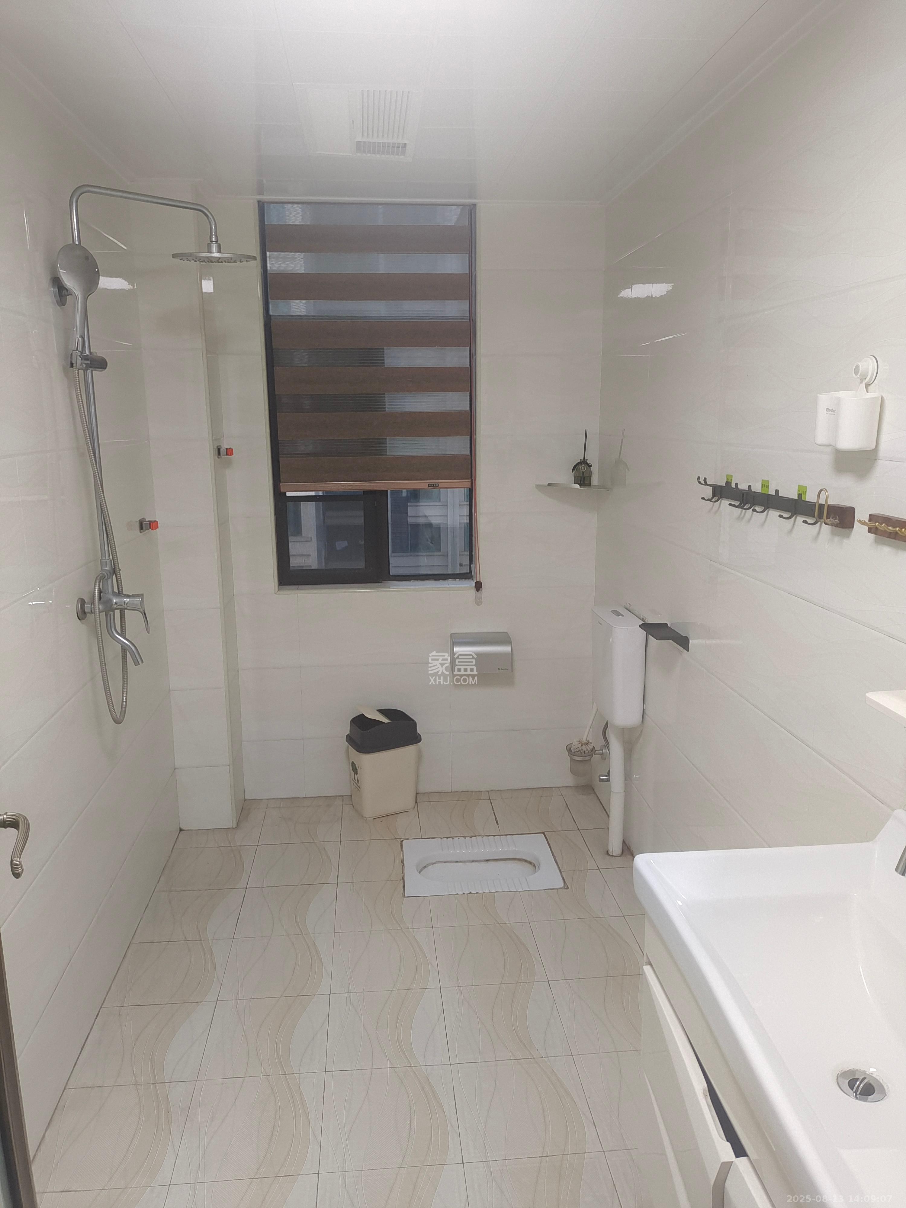 滨江一号(丰泰花园) 3室2厅2卫 2900.0元/月 滨江一号(丰泰花园) 3室2厅2卫 2900.0元/月室内图