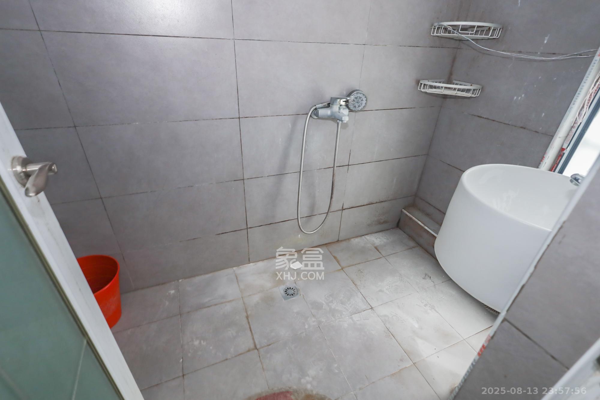 西山汇景一、二期  1室1厅1卫    28.8万 西山汇景一、二期  1室1厅1卫    28.8万卫生间