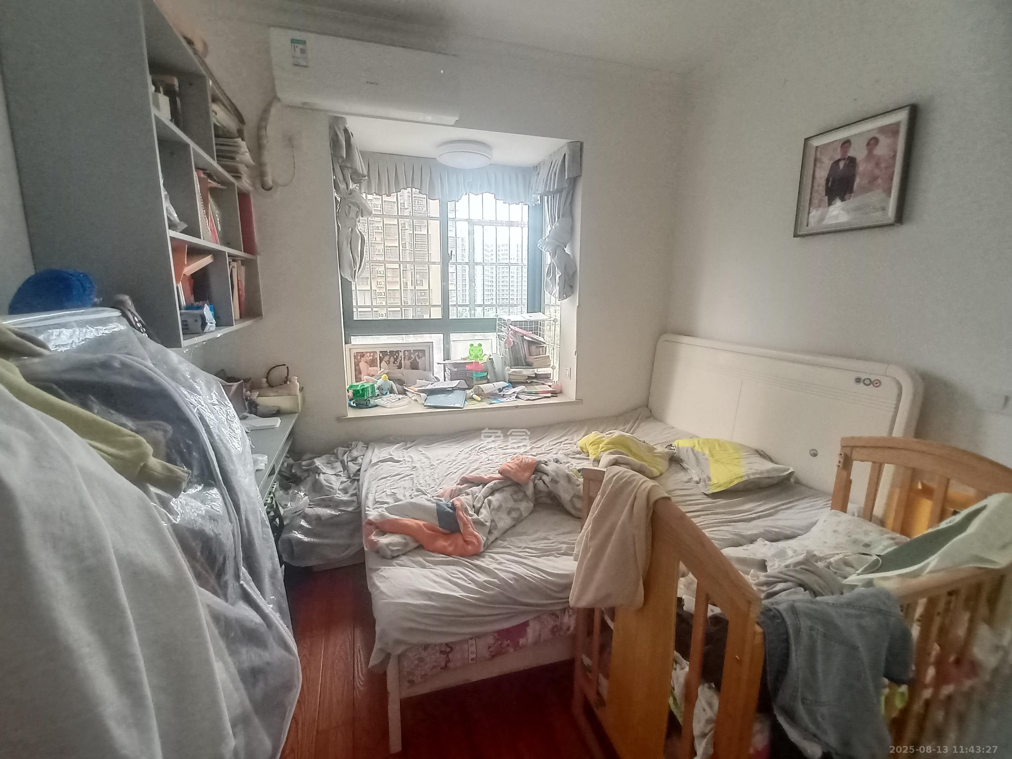 岳鞍阁小区 3室2厅2卫 2400.0元/月 岳鞍阁小区 3室2厅2卫 2400.0元/月室内图