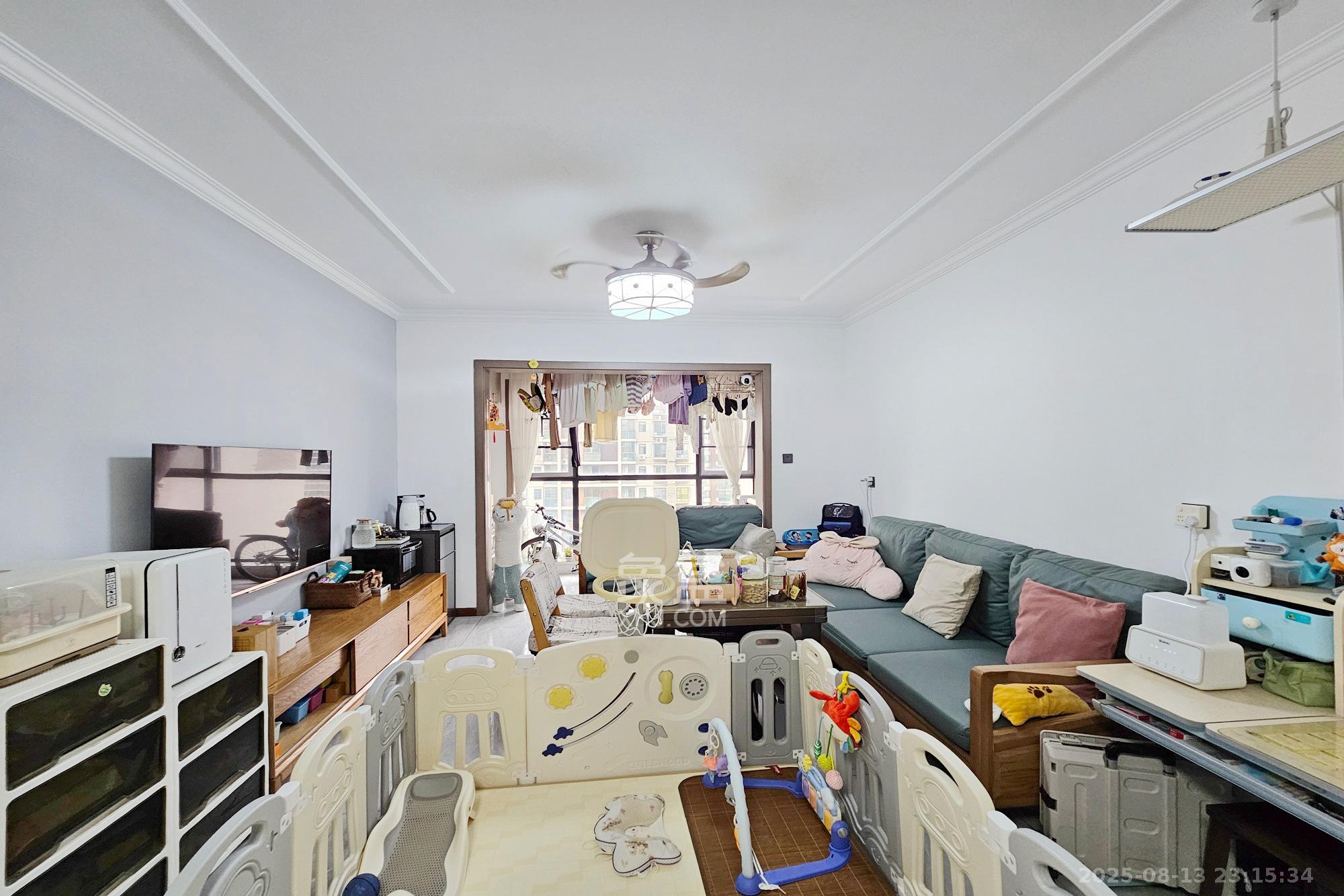 武广美誉  3室2厅1卫    110.0万客厅