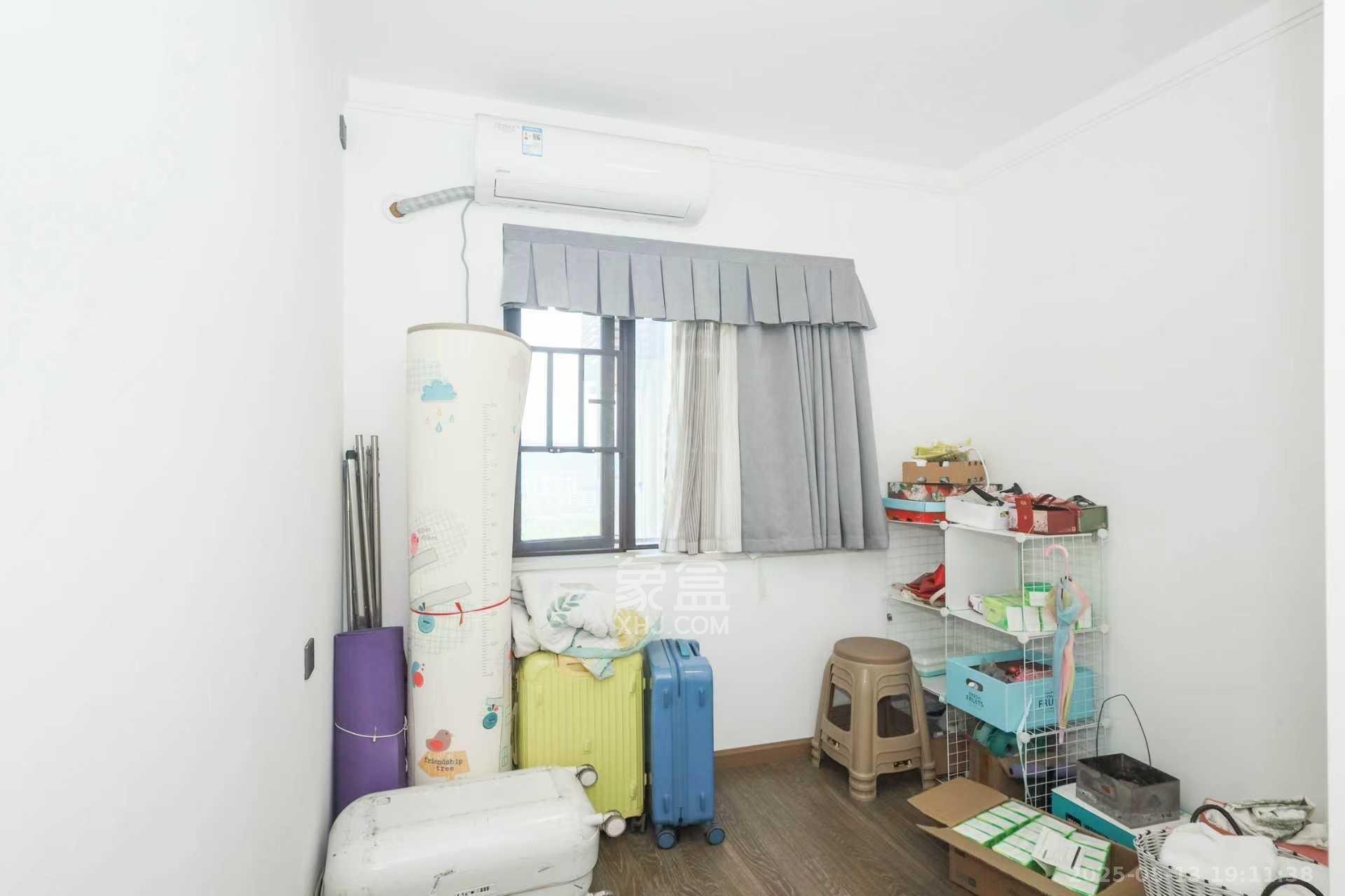 招商华发依云曦城  4室2厅2卫   2800.00元/月室内图