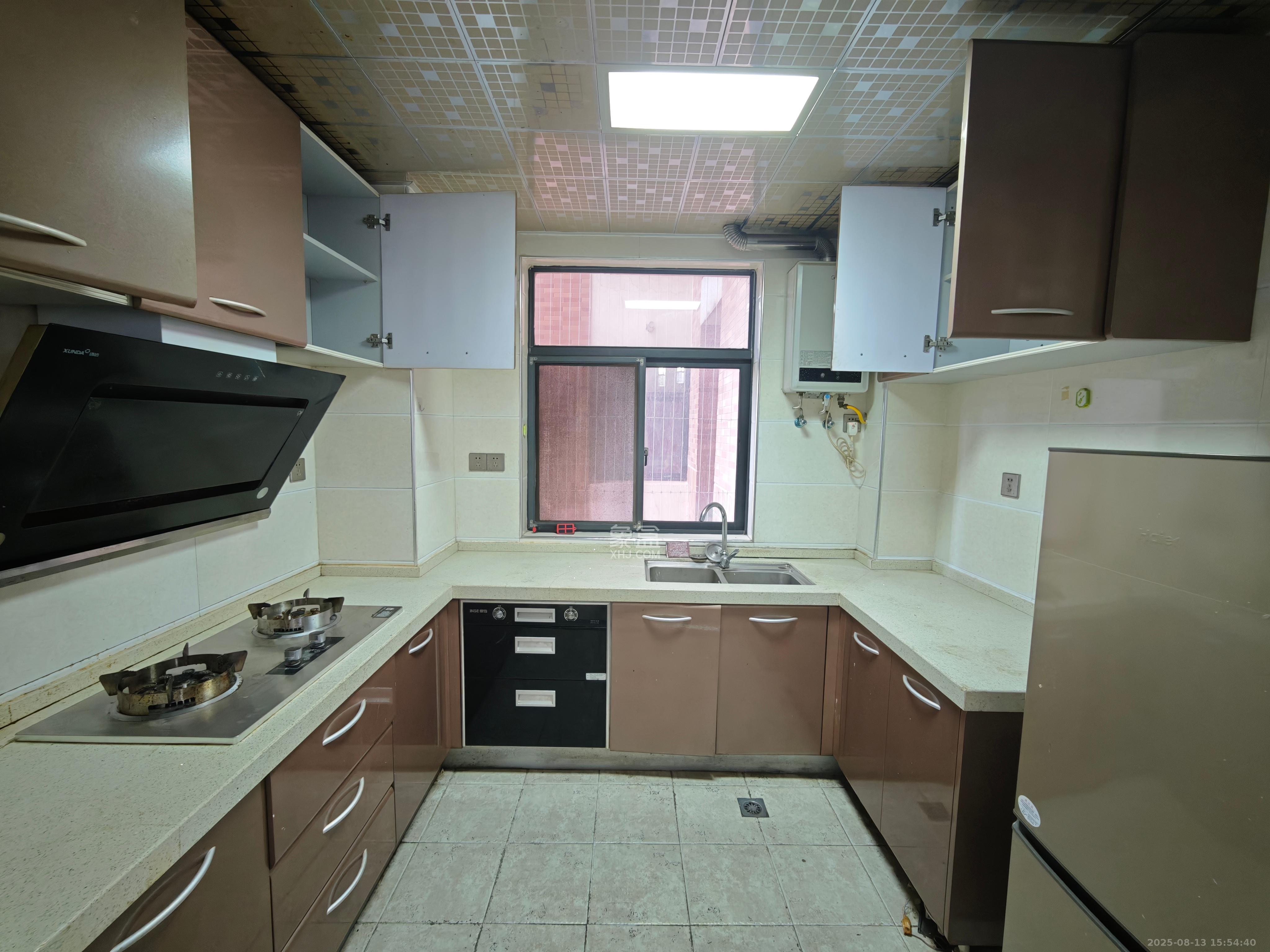 海拔东方  3室2厅2卫    2700.0元/月 海拔东方  3室2厅2卫    2700.0元/月室内图