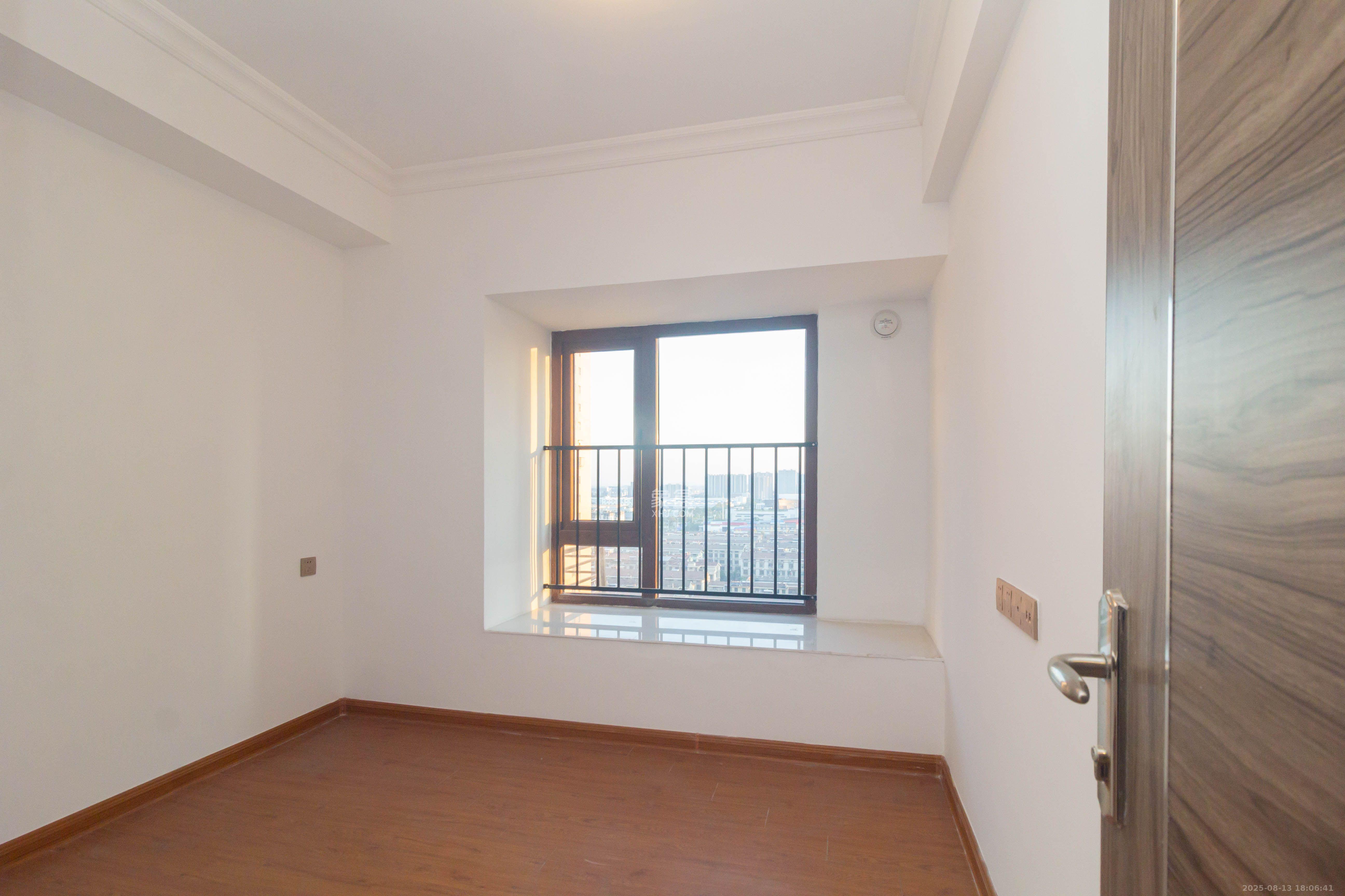 碧桂园星城首府 3室2厅2卫 2400.00元/月 碧桂园星城首府 3室2厅2卫 2400.00元/月室内图