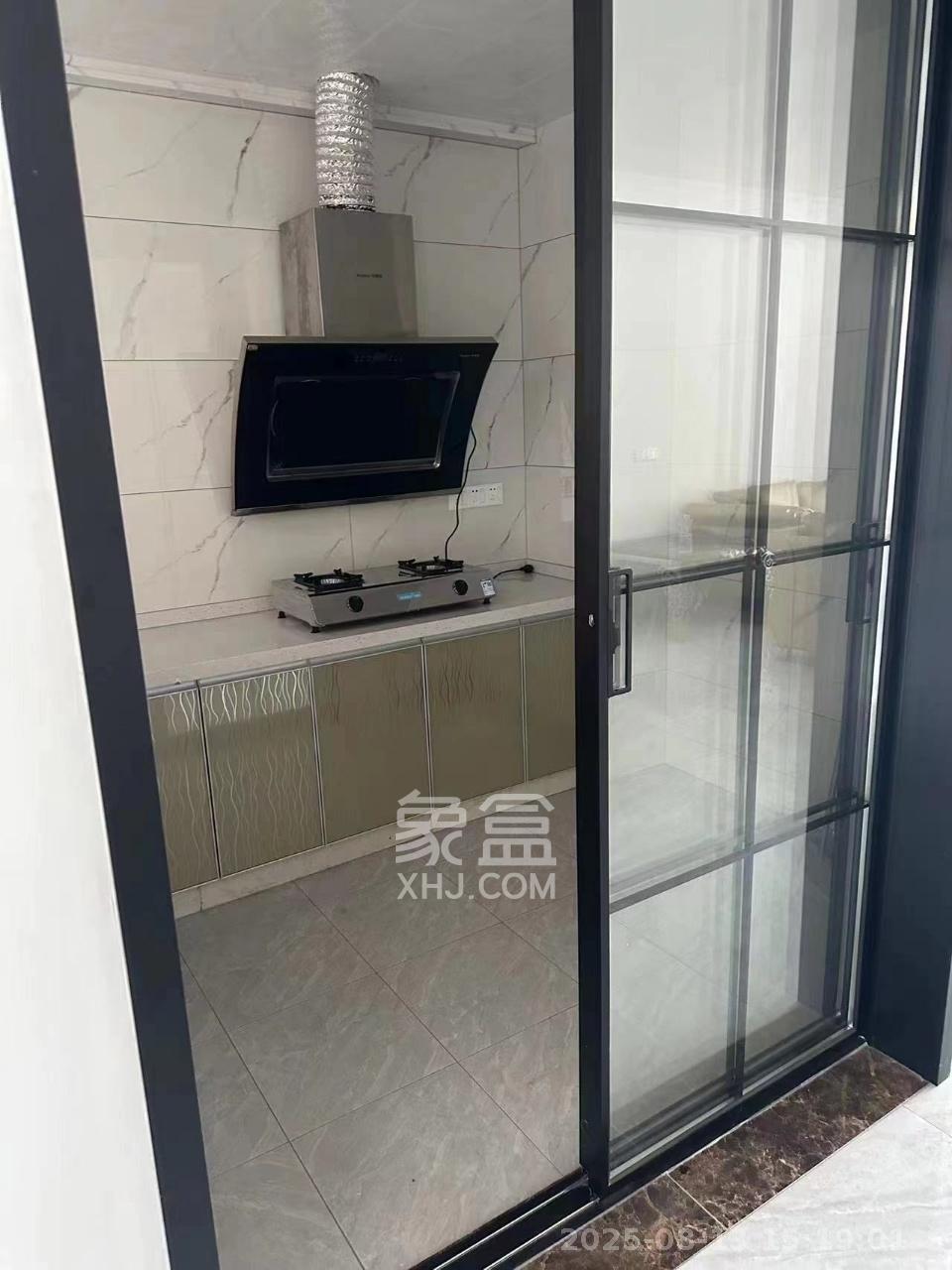 九华盛发和园小区 3室2厅2卫 1800.0元/月 九华盛发和园小区 3室2厅2卫 1800.0元/月室内图