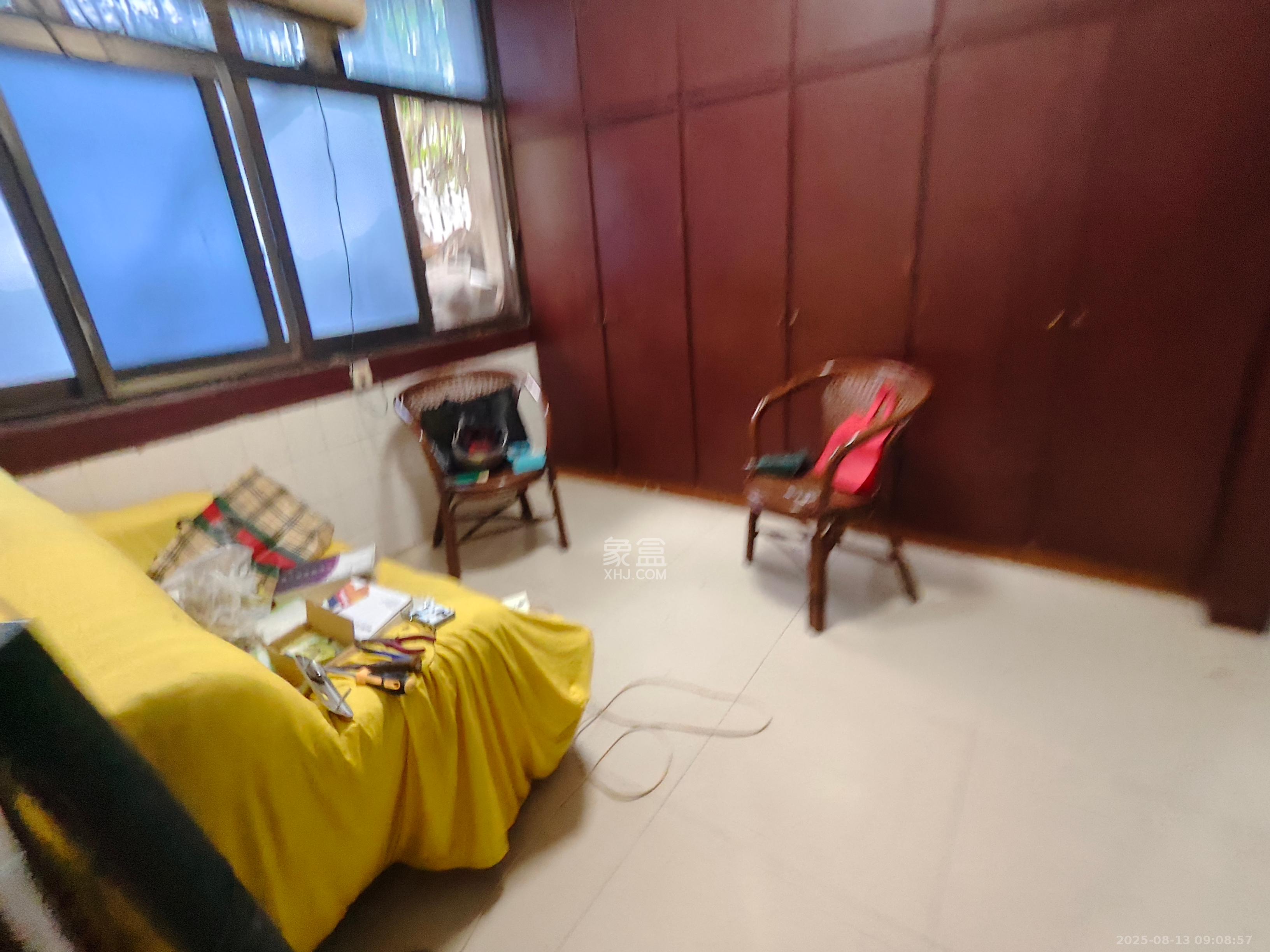 桂花路电信宿舍  1室1厅1卫    1400.0元/月 桂花路电信宿舍  1室1厅1卫    1400.0元/月室内图