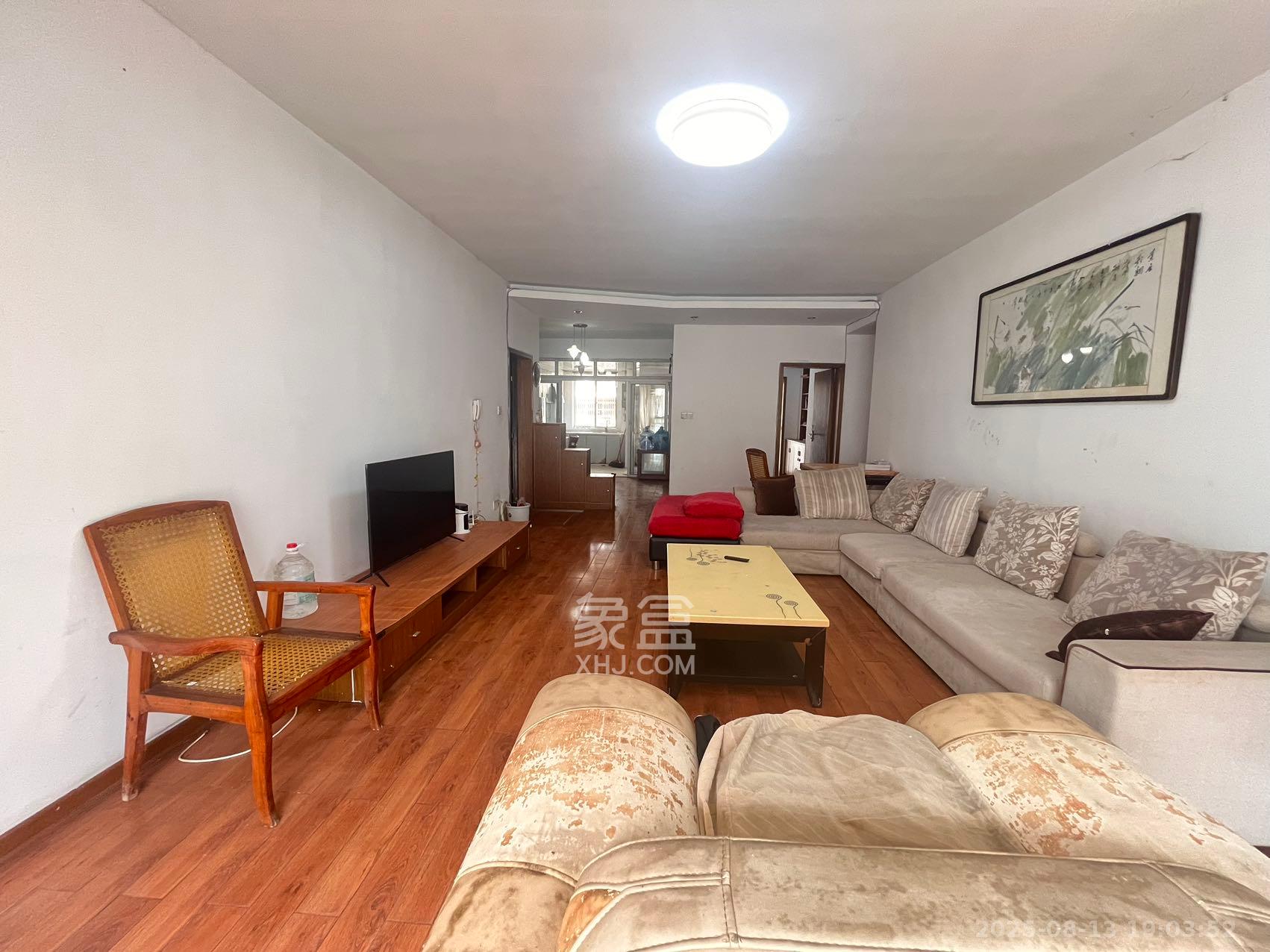 运通馨苑  3室2厅2卫    2400.0元/月 运通馨苑  3室2厅2卫    2400.0元/月室内图