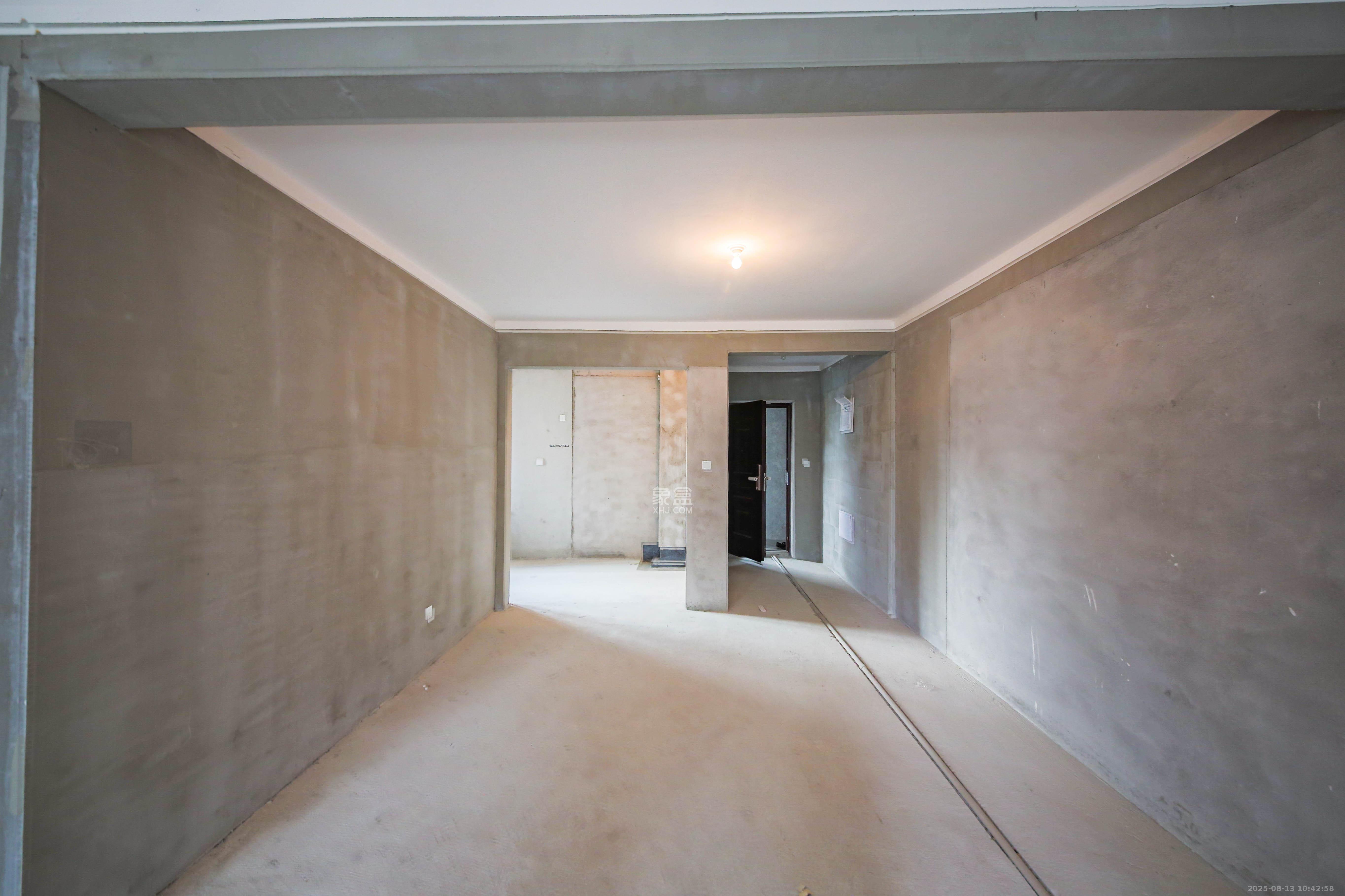 中建钰和城  4室2厅2卫   260.00万客厅