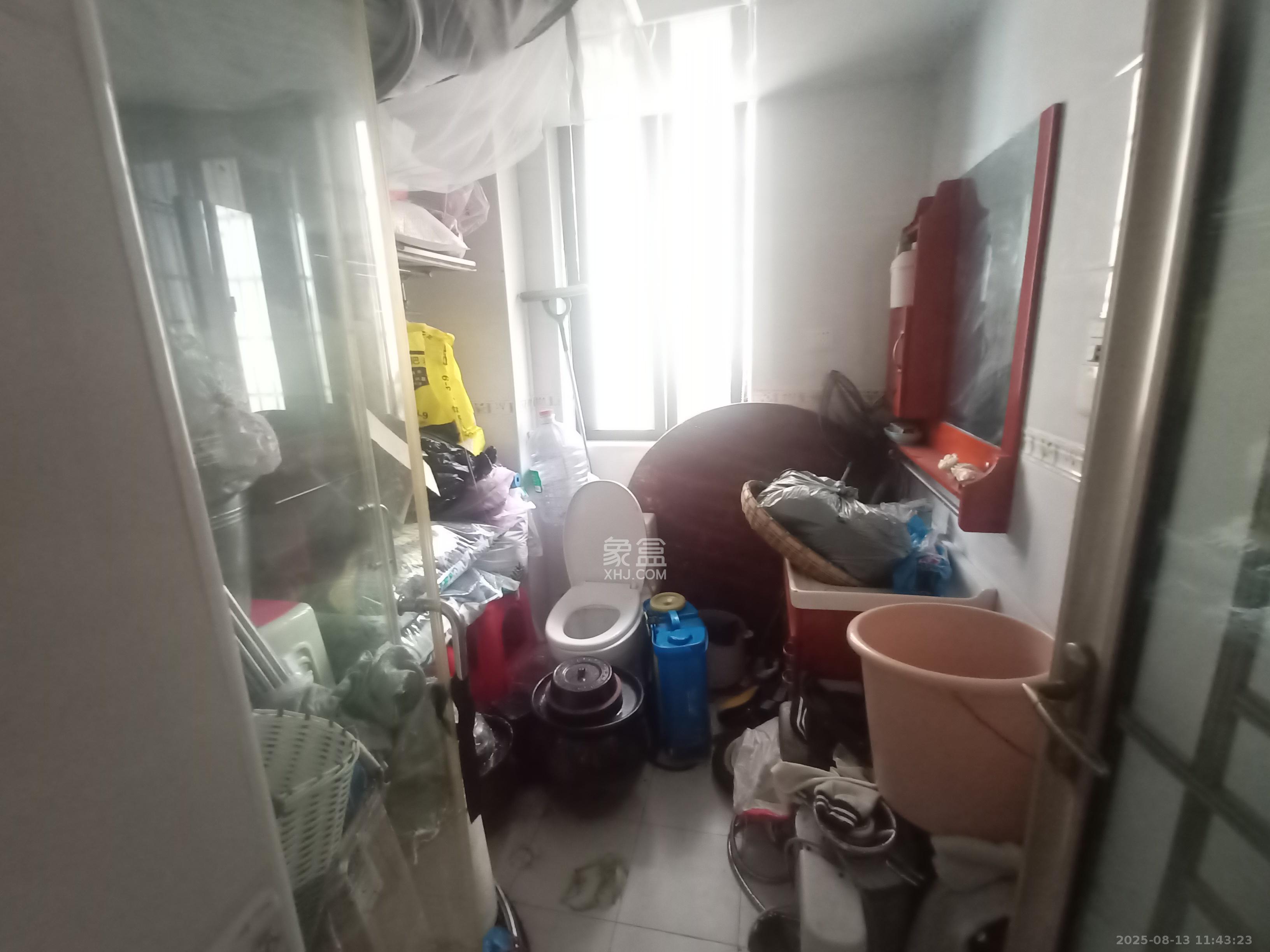 岳鞍阁小区 3室2厅2卫 2400.0元/月 岳鞍阁小区 3室2厅2卫 2400.0元/月室内图