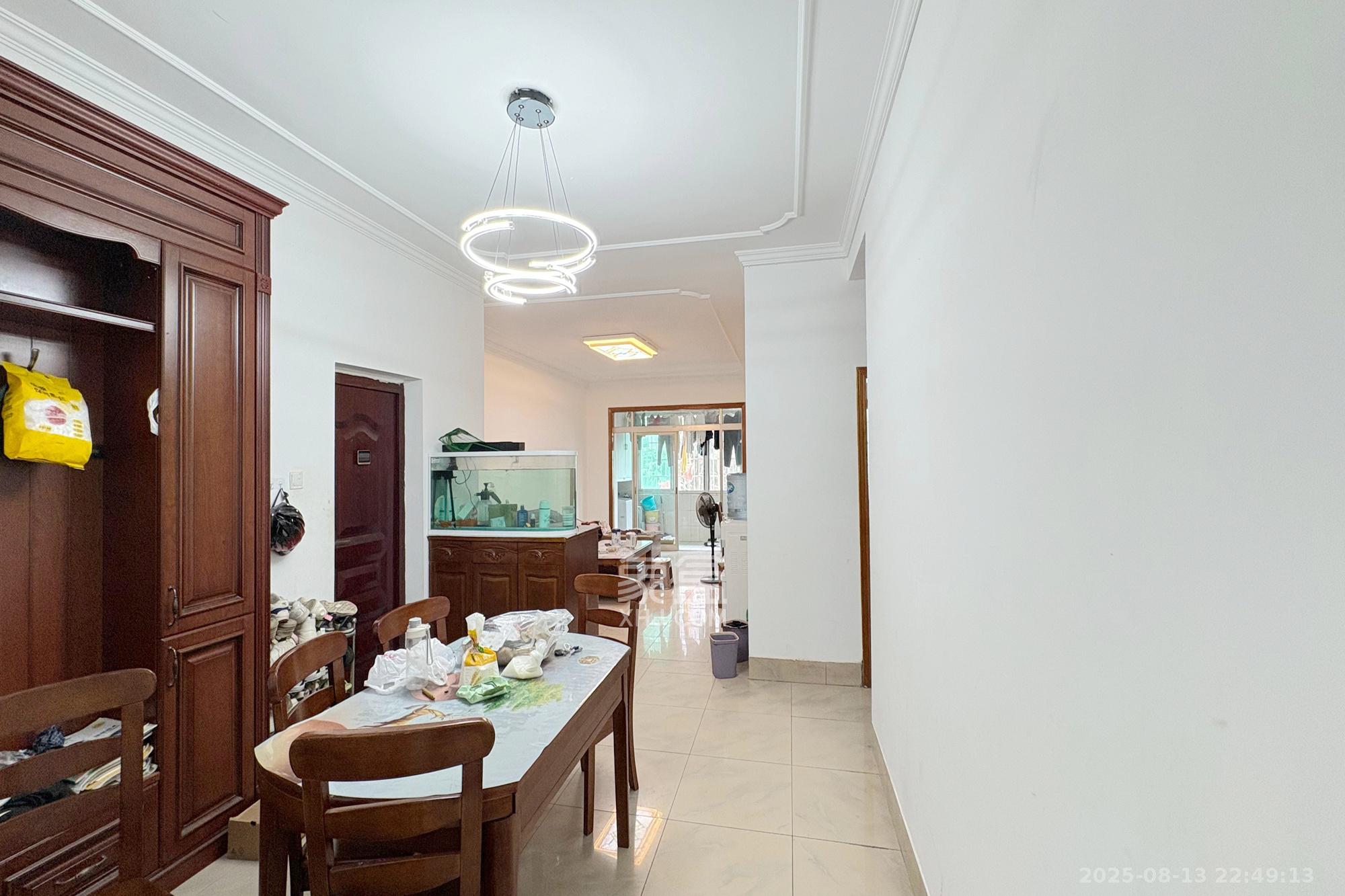 火星镇开发区（烟草公司宿舍）  3室2厅2卫    79.8万客厅