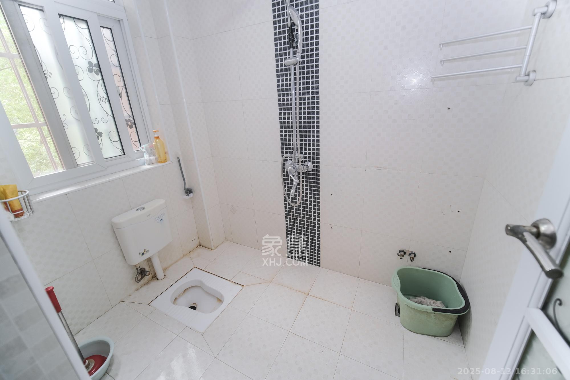 山水湾 1室2厅1卫 59.8万 山水湾 1室2厅1卫 59.8万卫生间