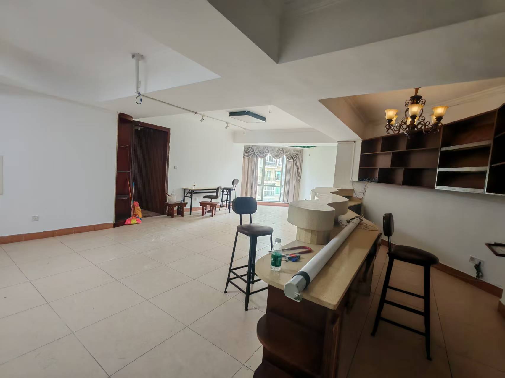 世贸中心  3室2厅1卫    2500.0元/月 世贸中心  3室2厅1卫    2500.0元/月室内图