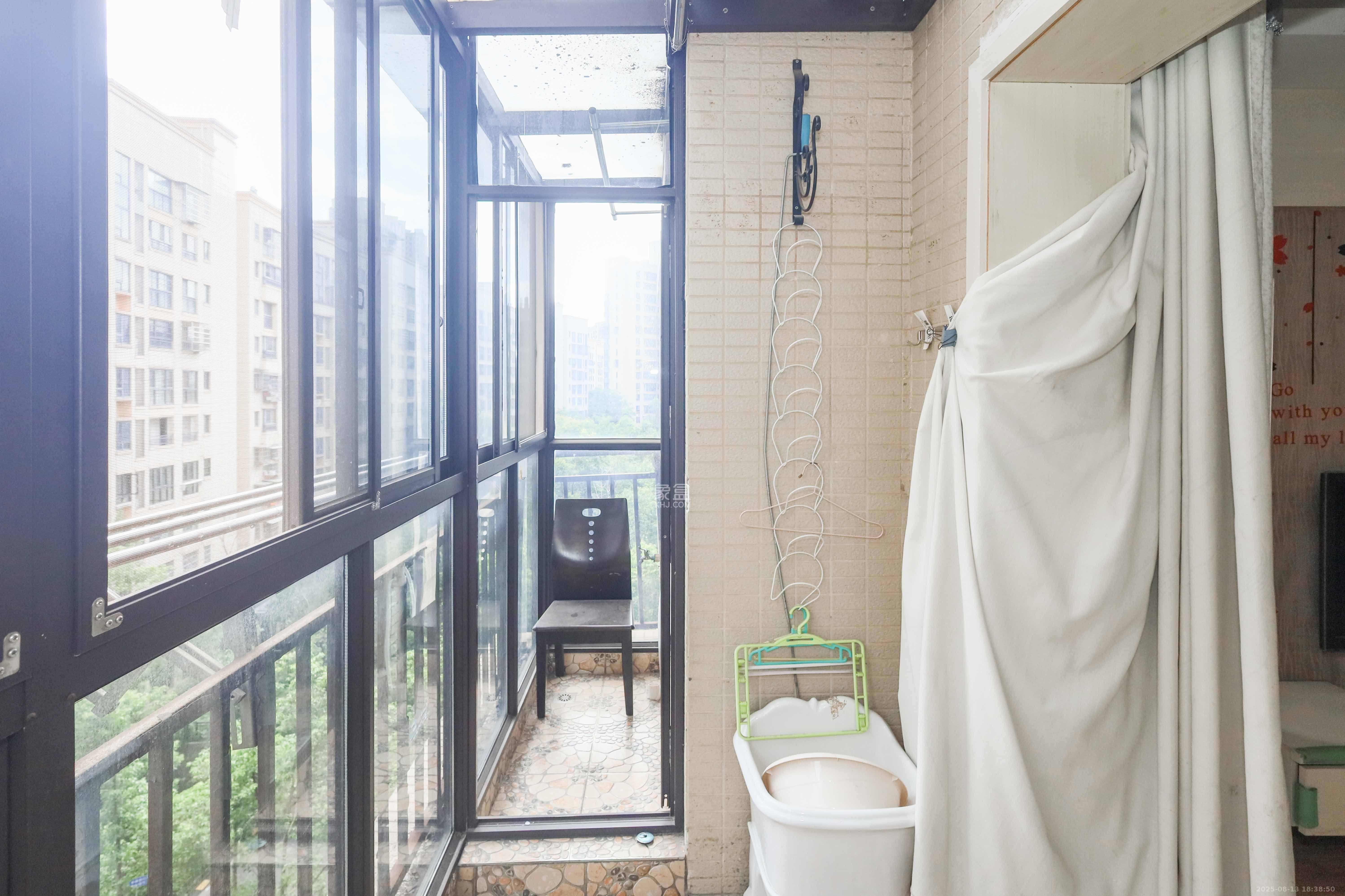 保利麓谷林语E区  4室2厅2卫    2800.0元/月 保利麓谷林语E区  4室2厅2卫    2800.0元/月室内图