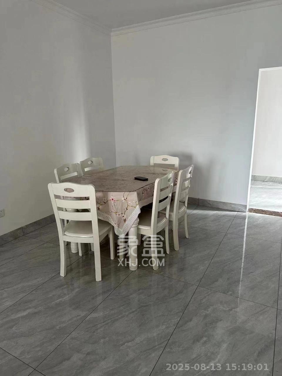 九华盛发和园小区 3室2厅2卫 1800.0元/月 九华盛发和园小区 3室2厅2卫 1800.0元/月室内图