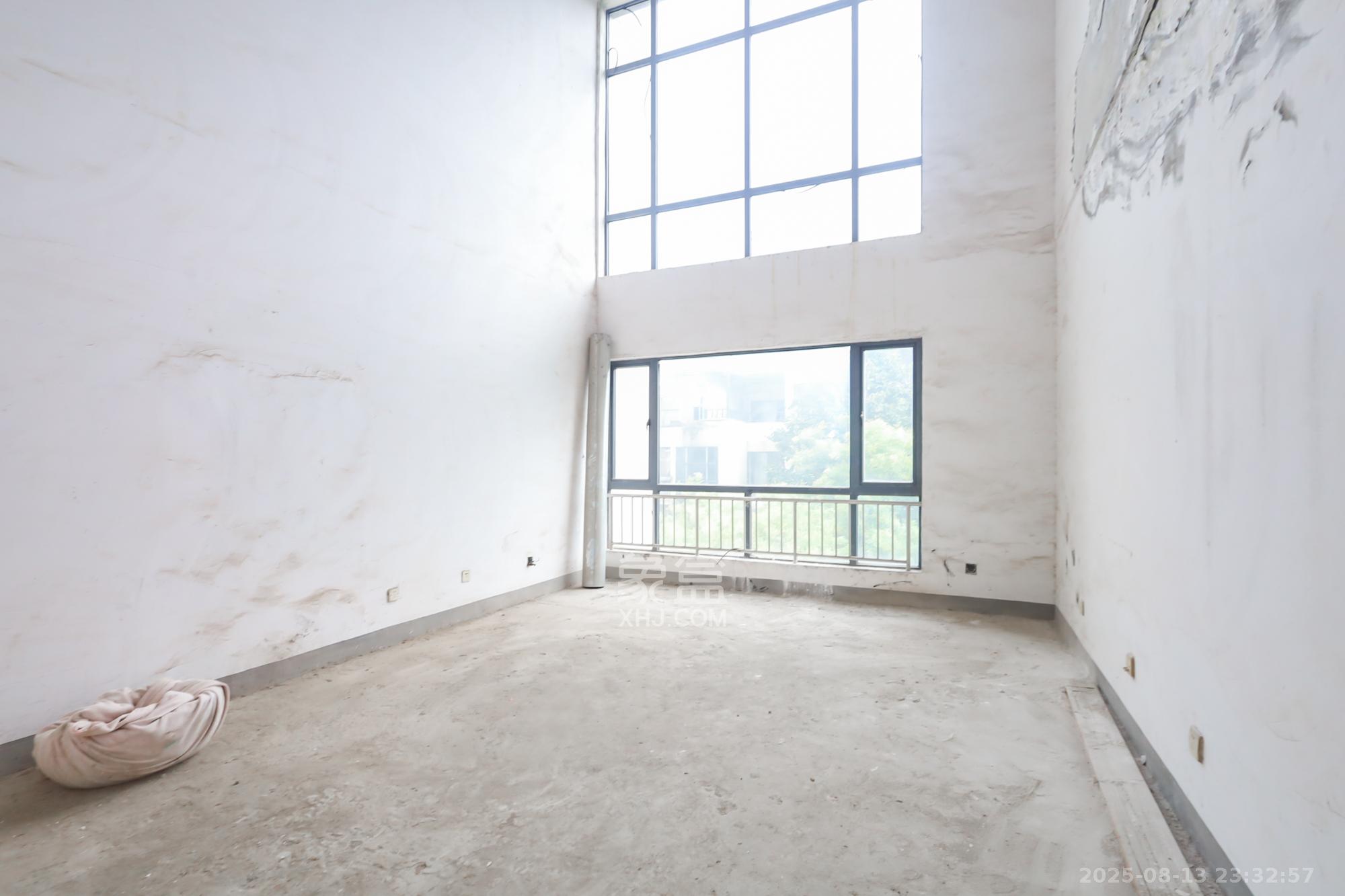 西山汇景一、二期  5室2厅3卫    380.0万 西山汇景一、二期  5室2厅3卫    380.0万